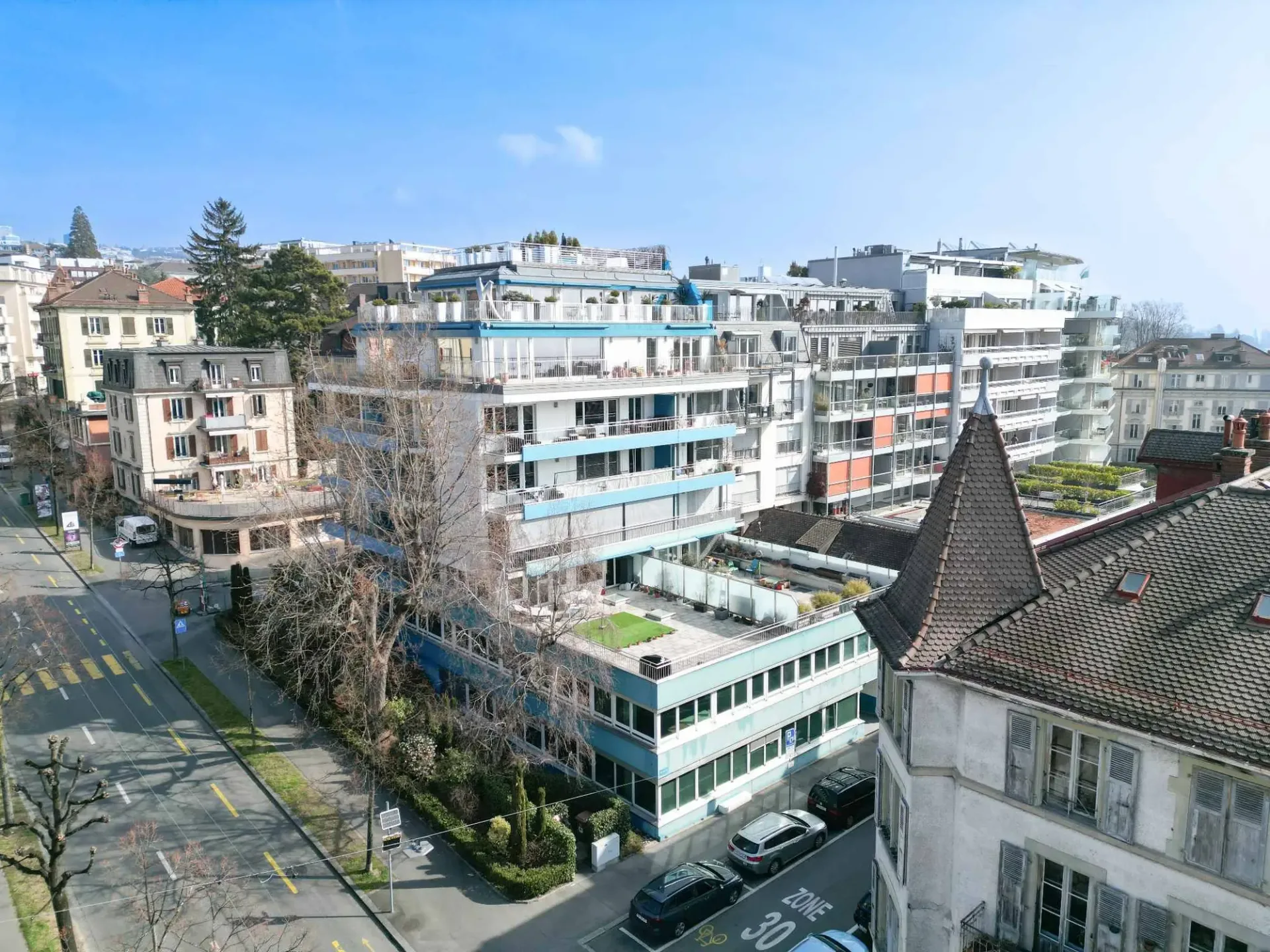 Lausanne-Ouchy - surface mixte de plain-pieds louée rénovée