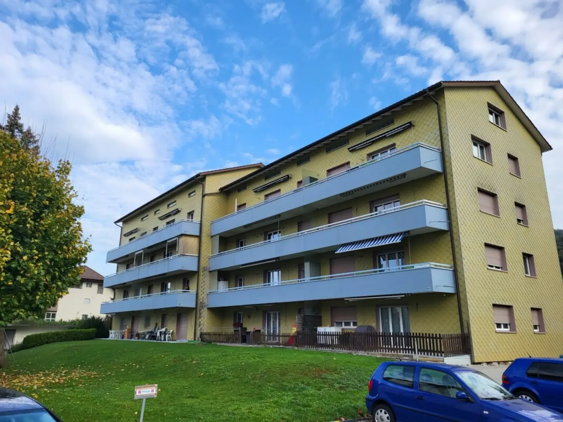 Grosszügige, helle 2.5-Zimmer- Erdgeschoss-Wohnung mit gemütlichem Sitzplatz