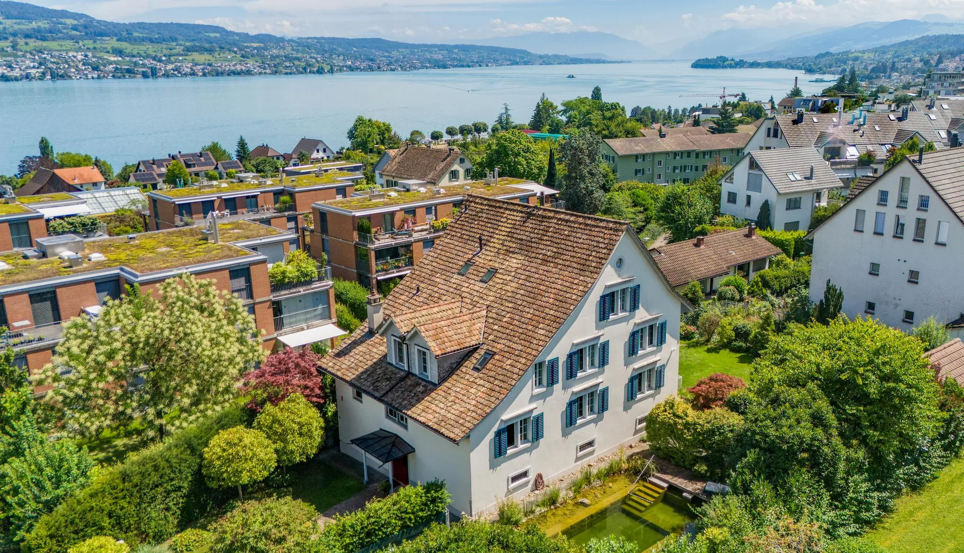 Charmantes Landhaus mit Gartenidylle