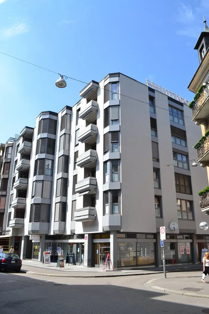 Place de stationnement au cœur du district 4