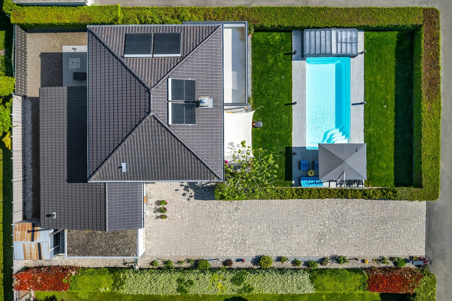 BEX - VERY BEAUTIFUL SINGLE-FAMILY HOUSE WITH INDEPENDENT STUDIO AND