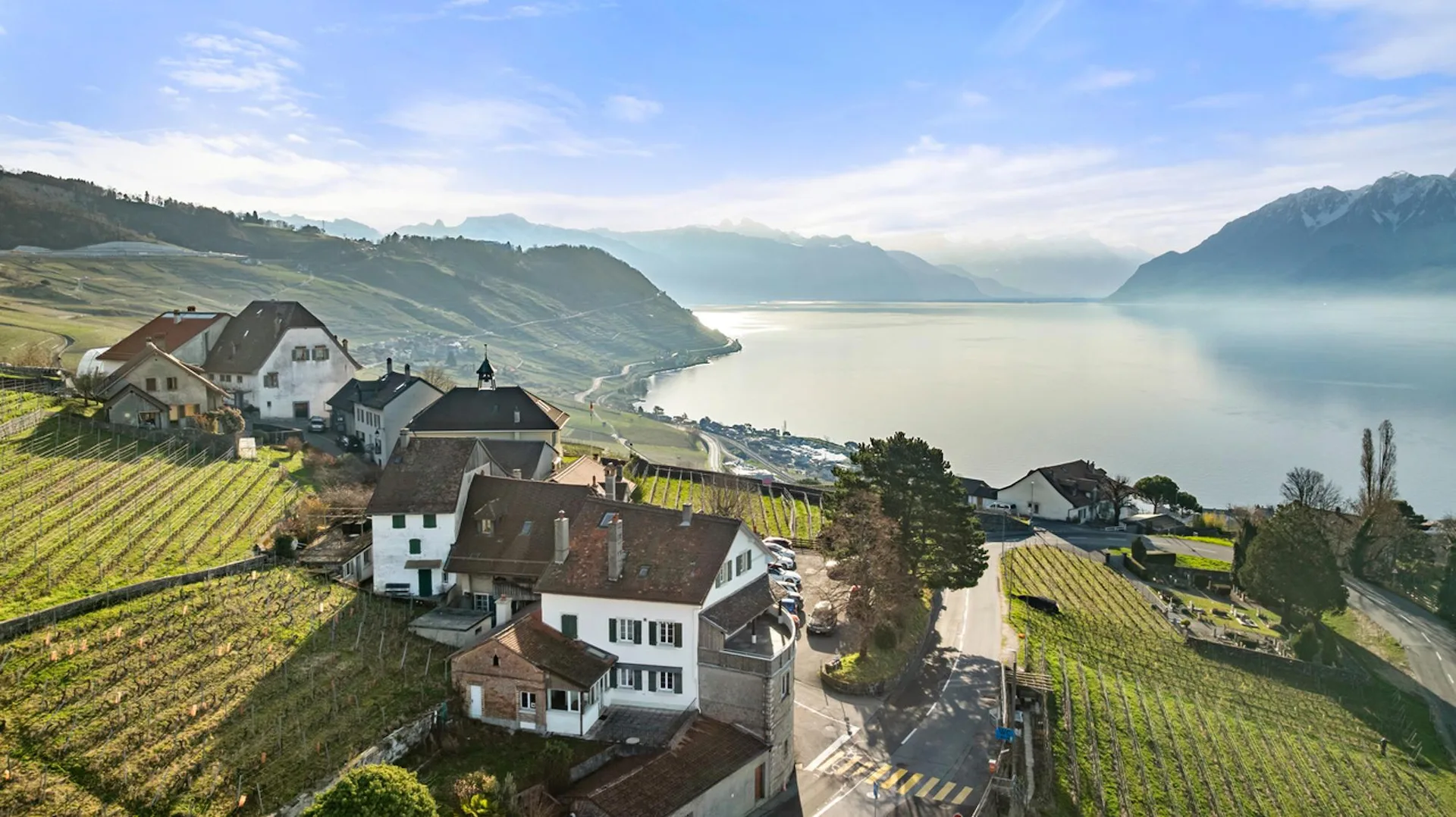 Außergewöhnliches Gebäude mit 3 Wohnungen und Panoramablick, Lavaux