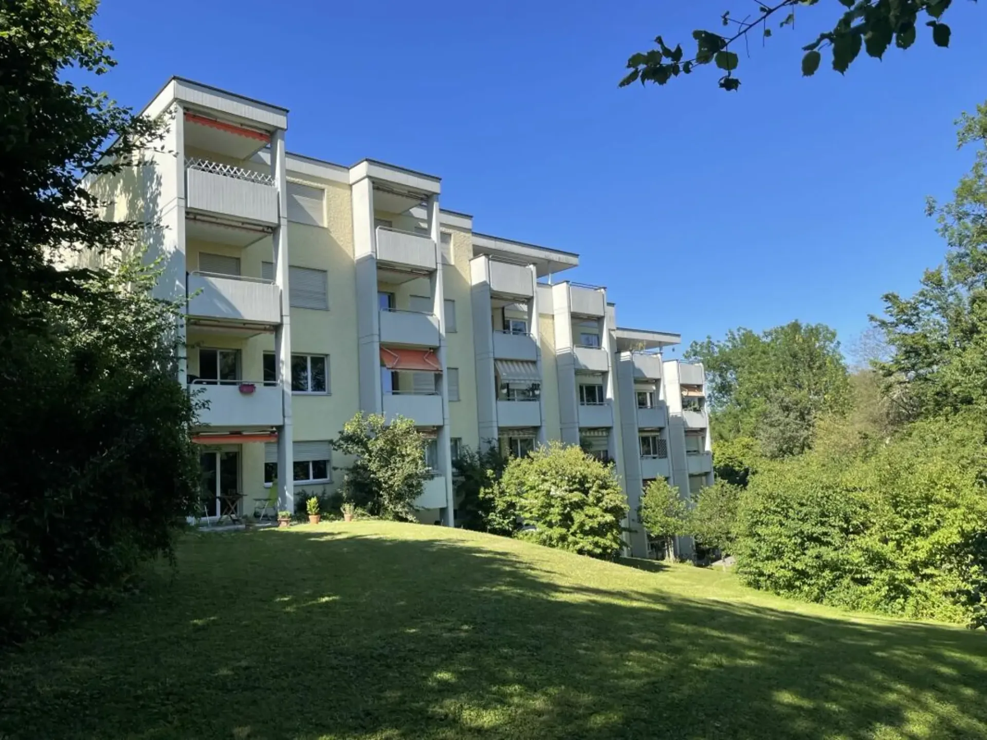 Emplacement résidentiel rural, calme et ensoleillé