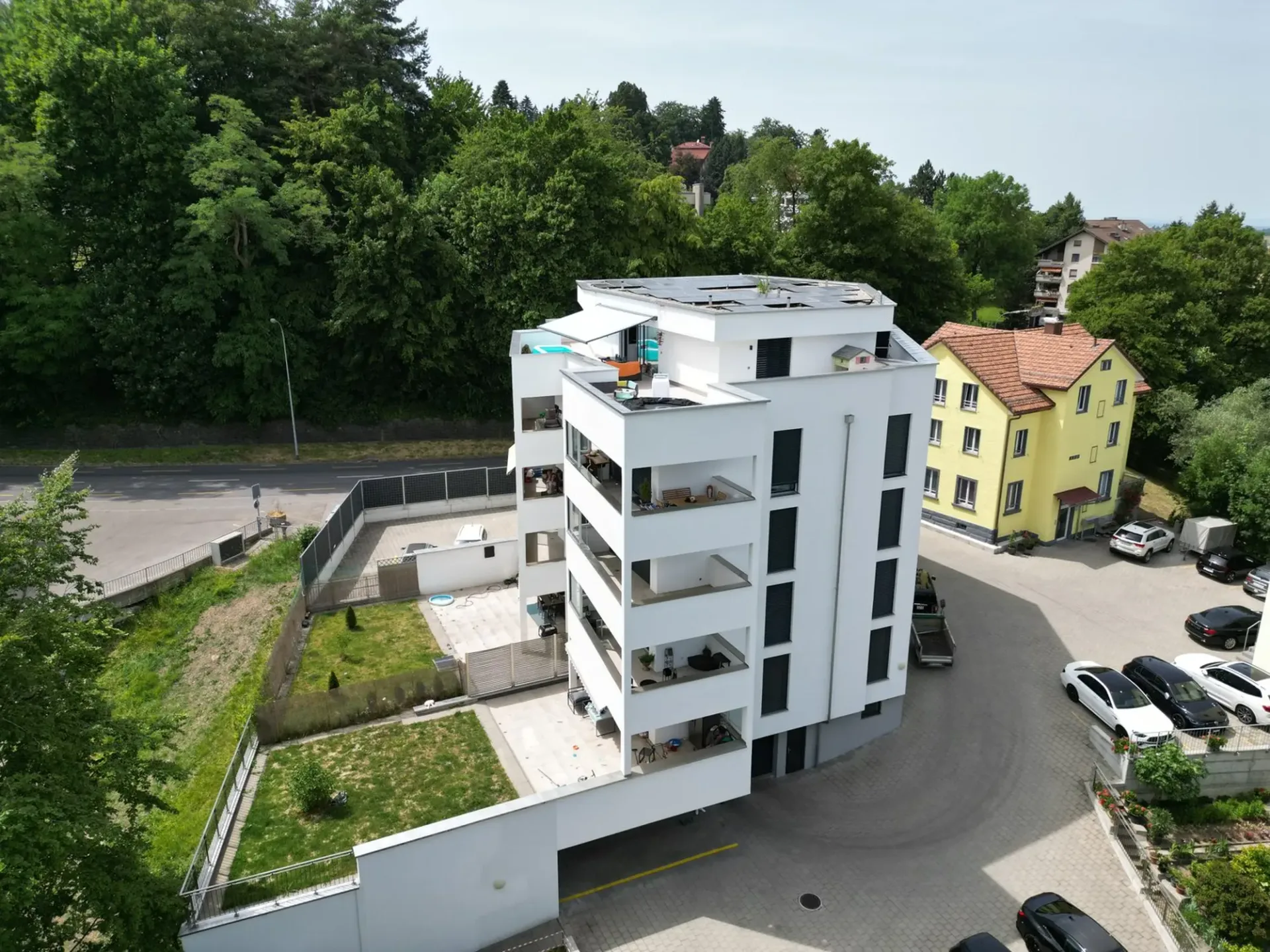 moderne 3.5 Zimmer-Wohnung mit Lift und eigenem Waschturm