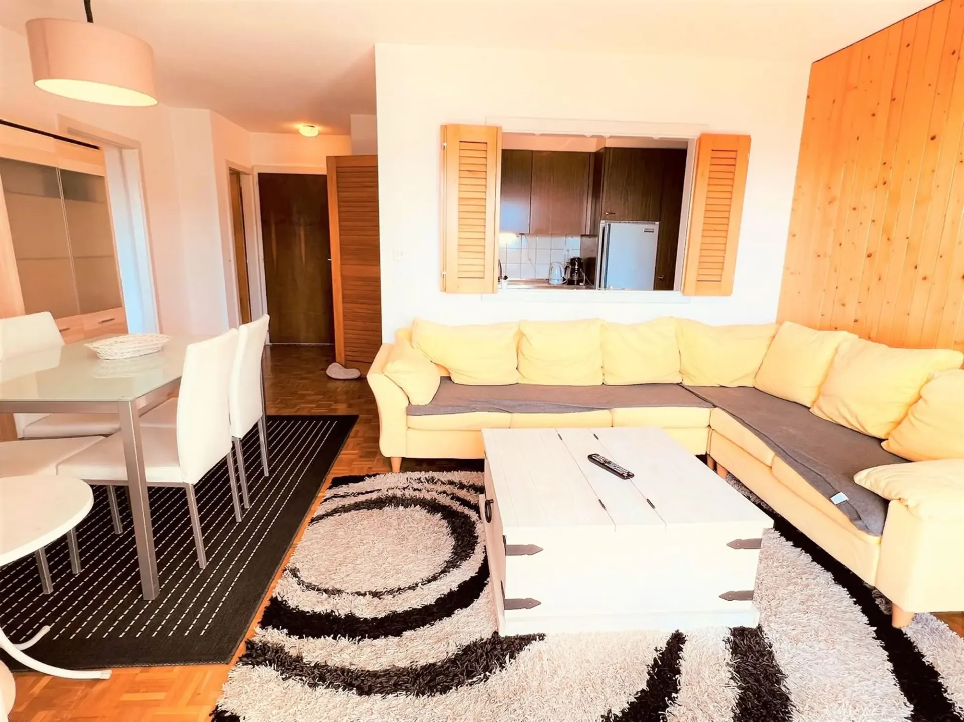Zur Saison: Prächtiges 2.5-Zimmer-Wohnung – Geräumig und Hell – Gut gelegen – Schöne Aussicht – Ruhige Lage