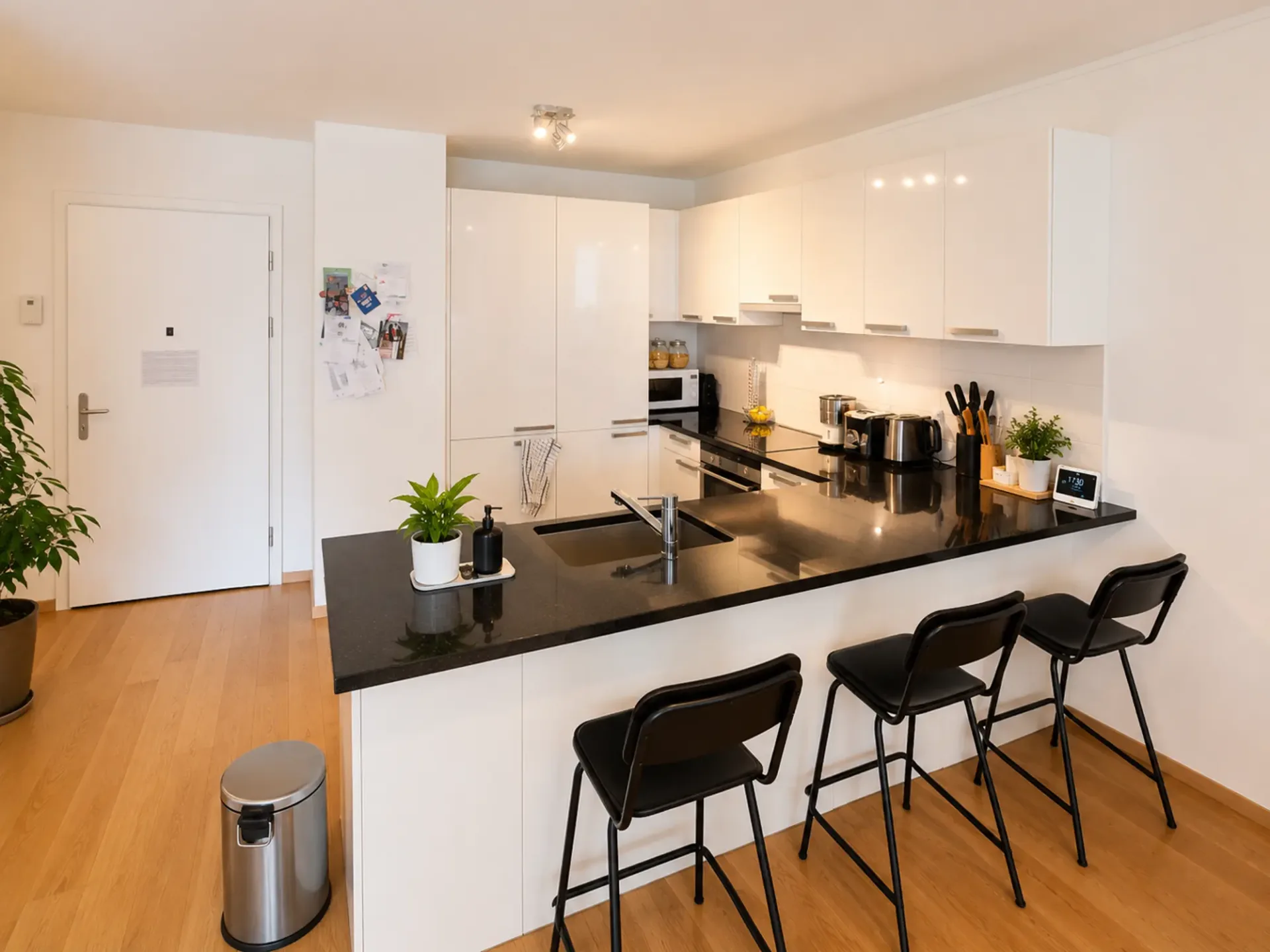 Spacious 4-room apartment in Lausanne, available immediately