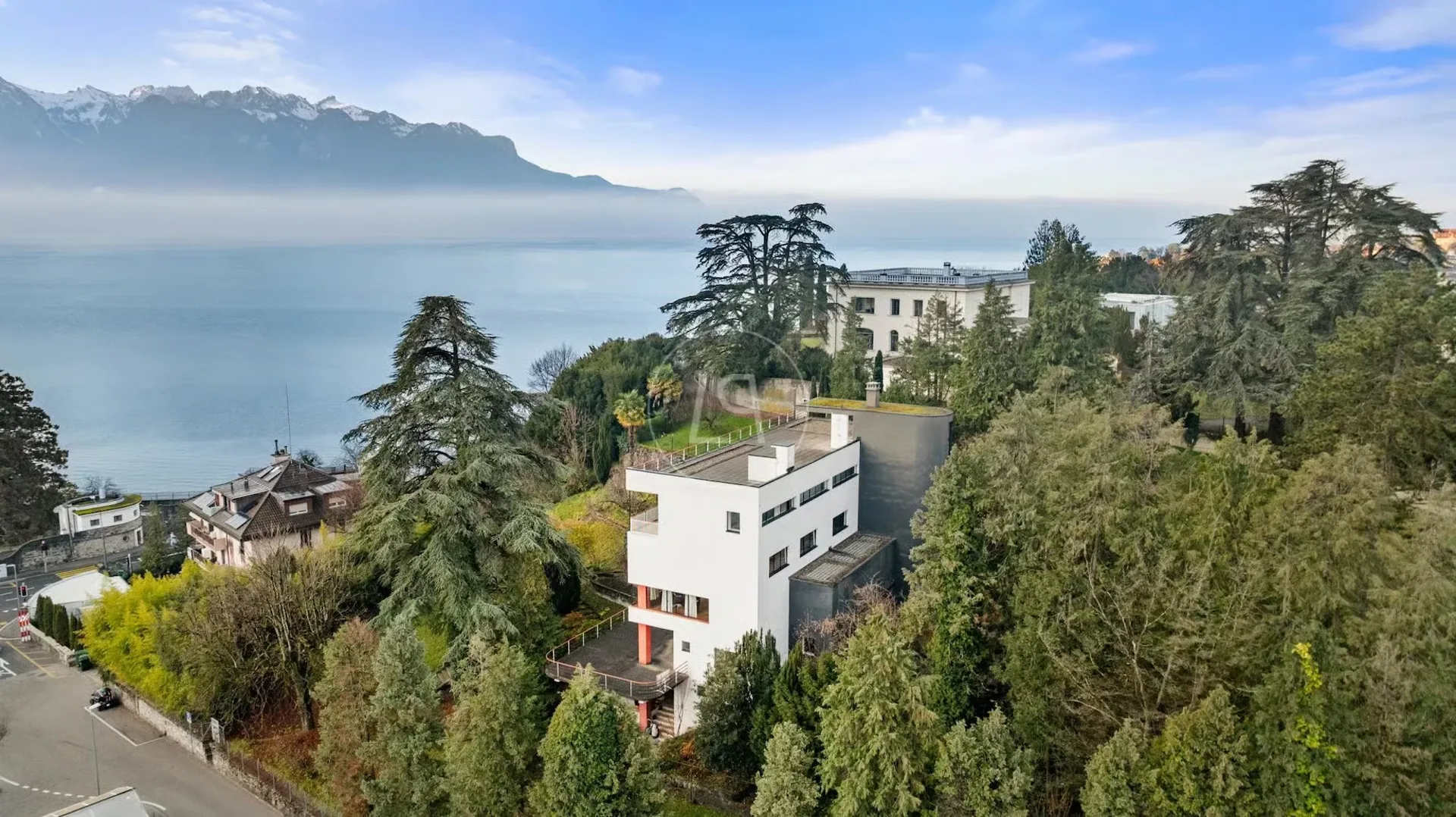 Superbe architektonisch gestaltetes Anwesen mit Seeblick in der Tour de Peilz