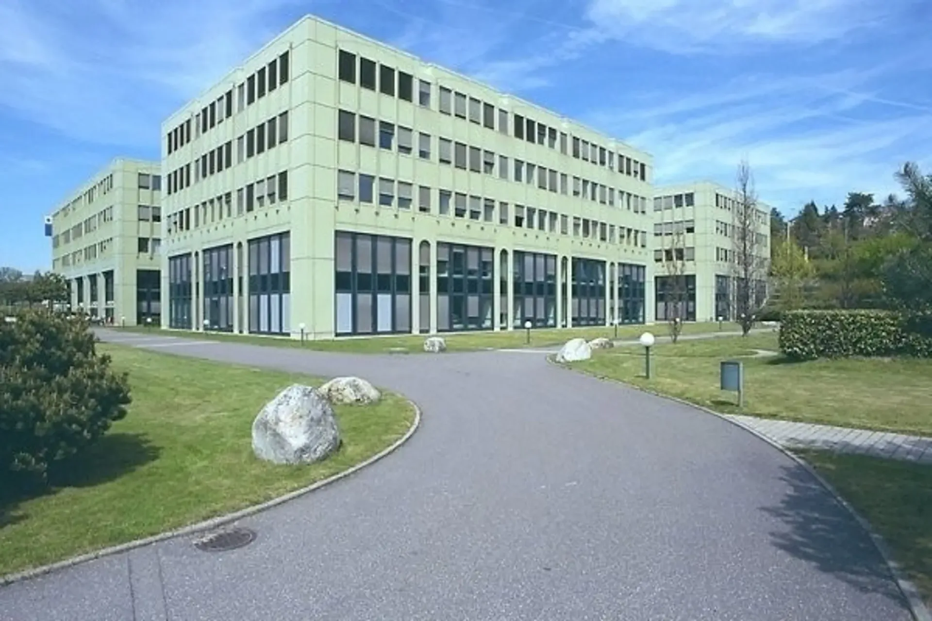 Parkplatz in Innenhof zu vermieten