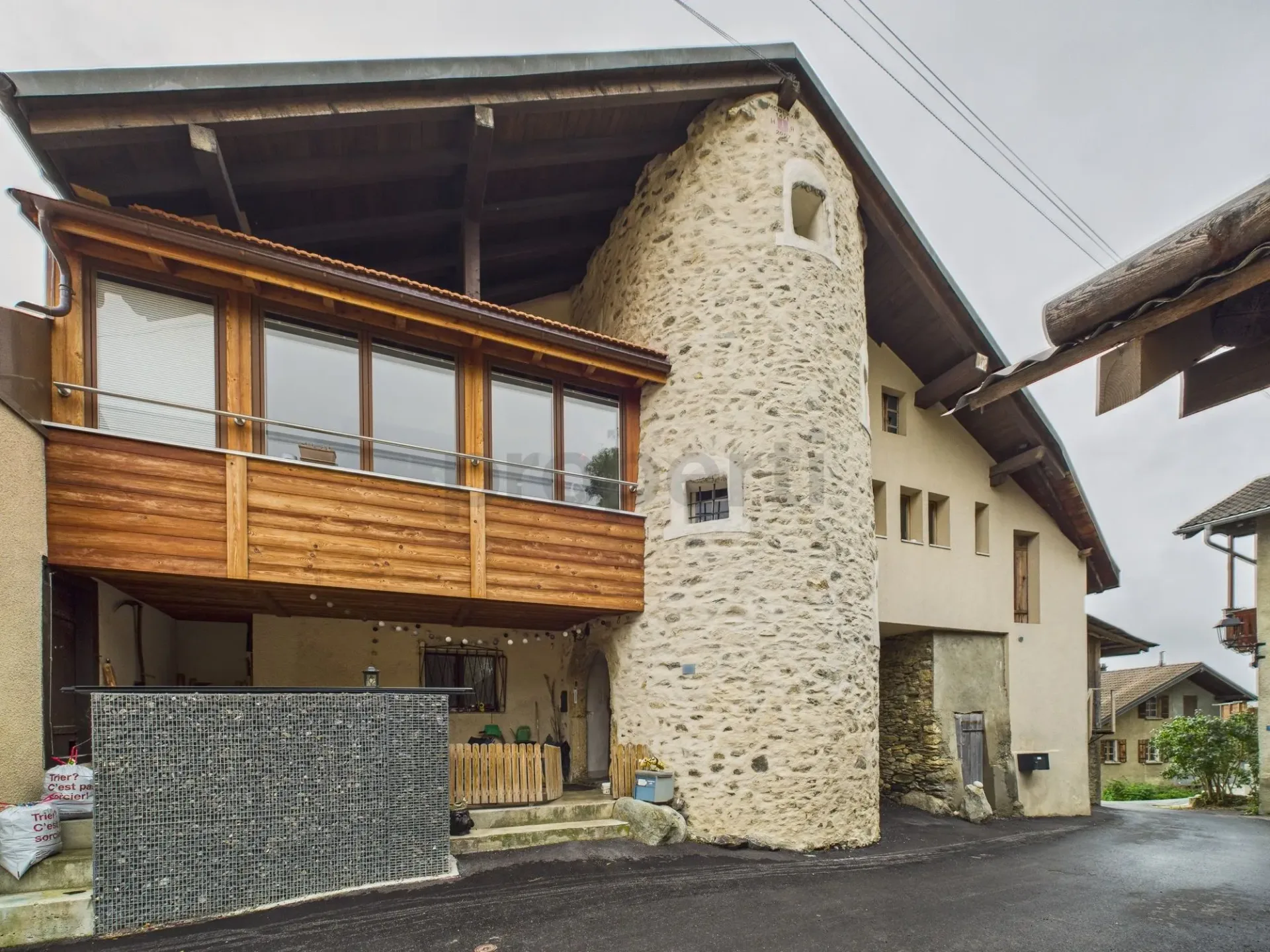 Mehrfamilienhaus mit Entwicklungspotenzial in Savièse (VS)