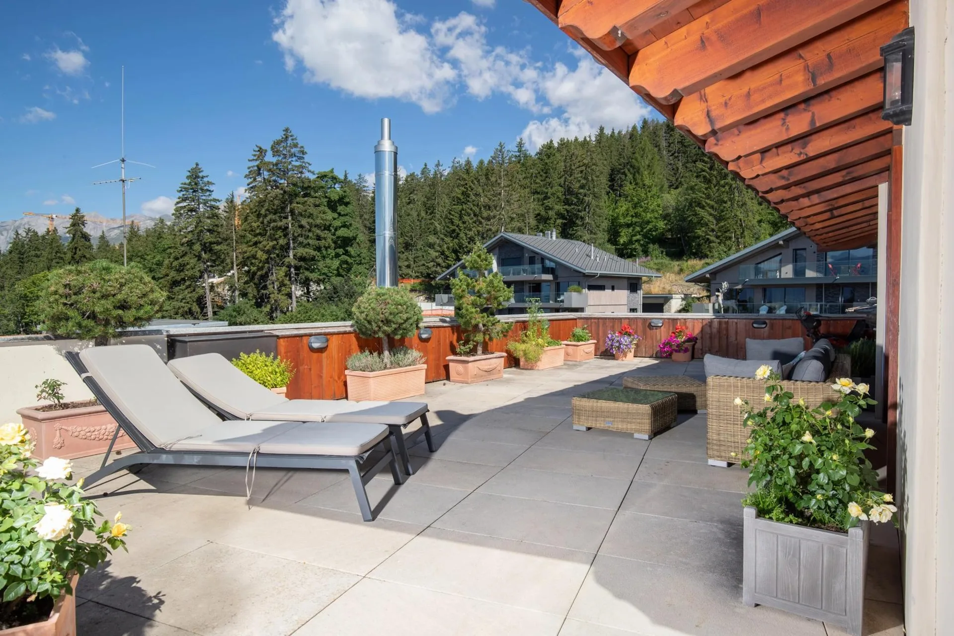 Attika-Duplex von Ausnahme mit Panoramablick auf den Lac Grenon in Crans-Montana