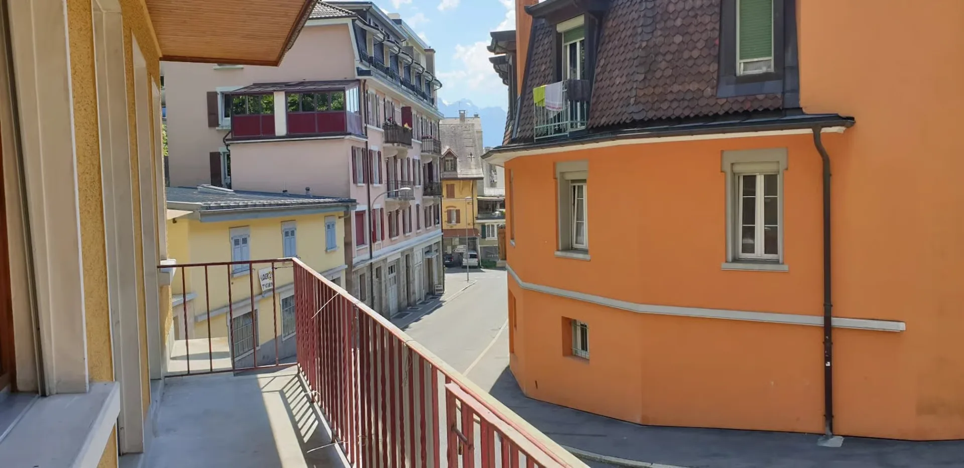 Zweizimmerwohnung im 1. Stock komplett renoviert.