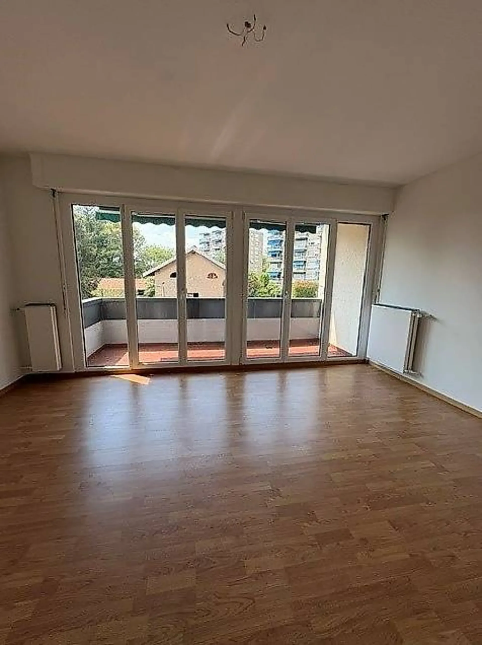 Zweieinhalb-Zimmer-Wohnung im 1. Stock