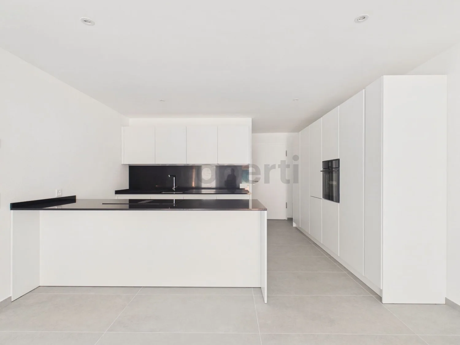 Moderno 3.5 locali appartamento con parcheggio interno, Biasca