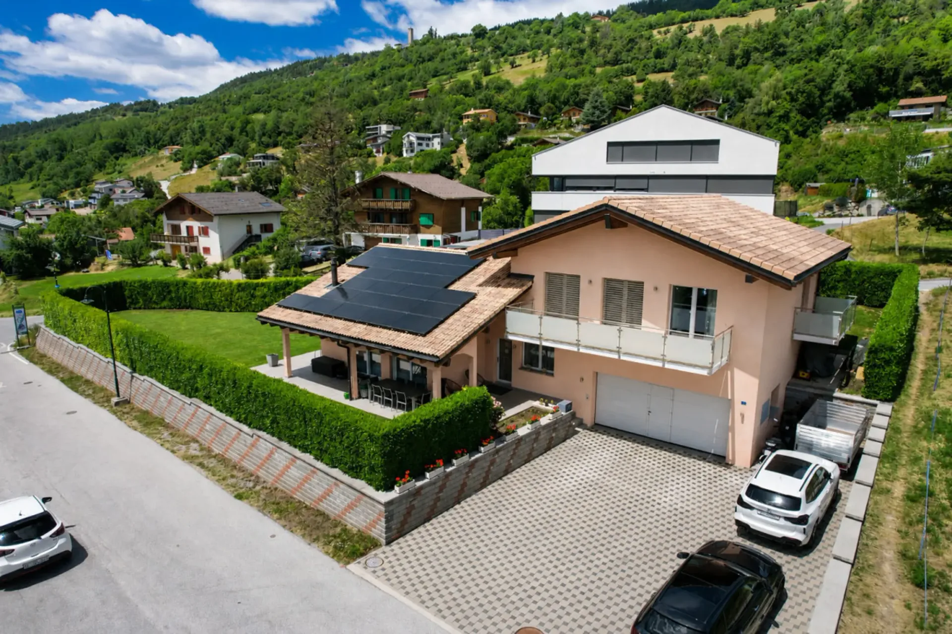 Wunderschöne 6.5-Zimmer-Villa mit großem Garten und freier Sicht