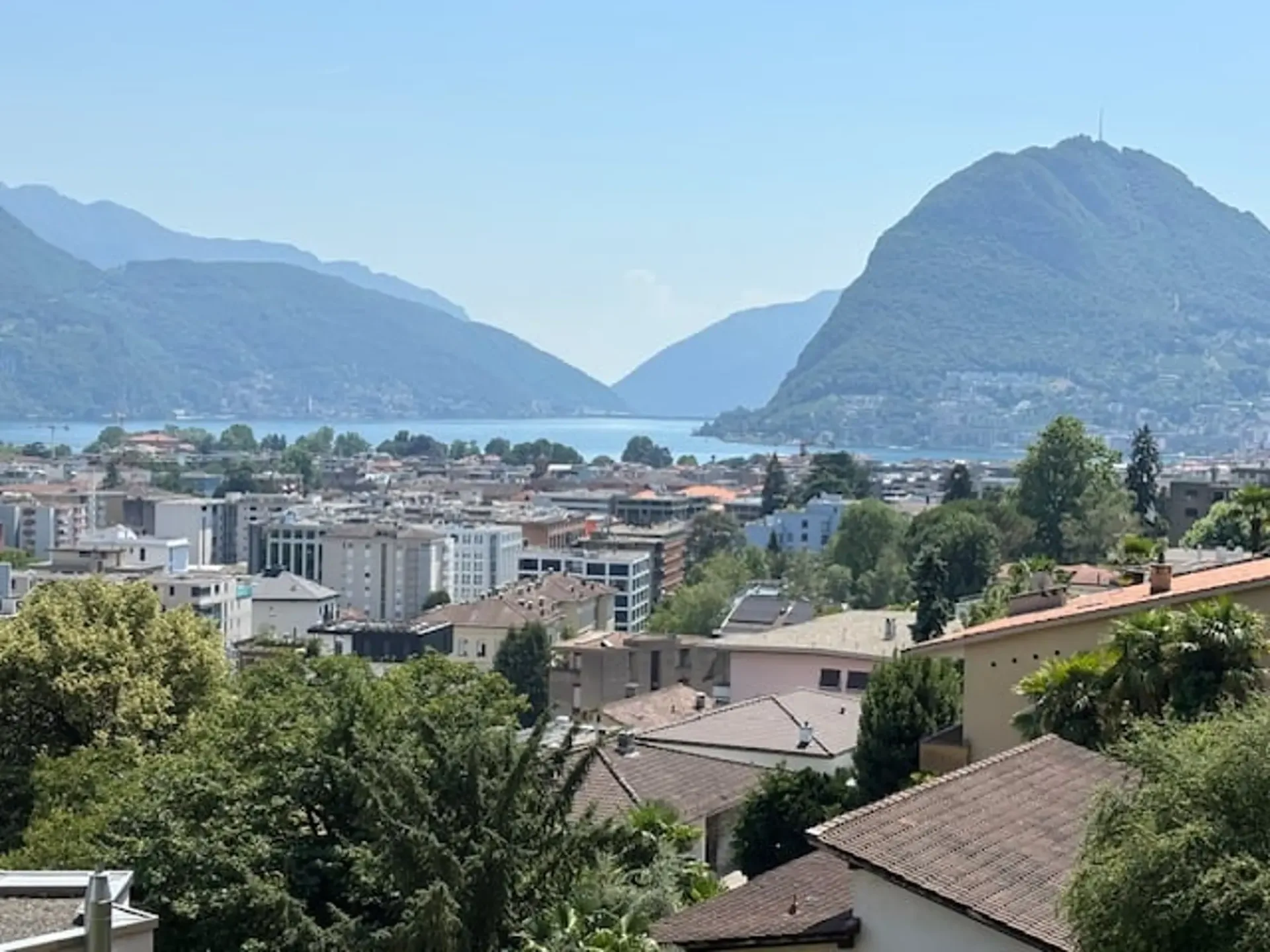 Lugano – Helles 2.5-Zimmer-Apartment mit Terrasse und Seeblick