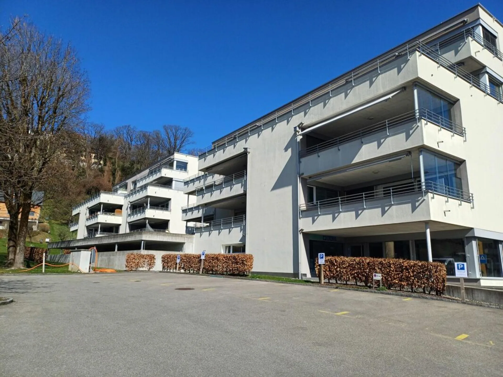 Bright 3.5 room apartment with large balcony