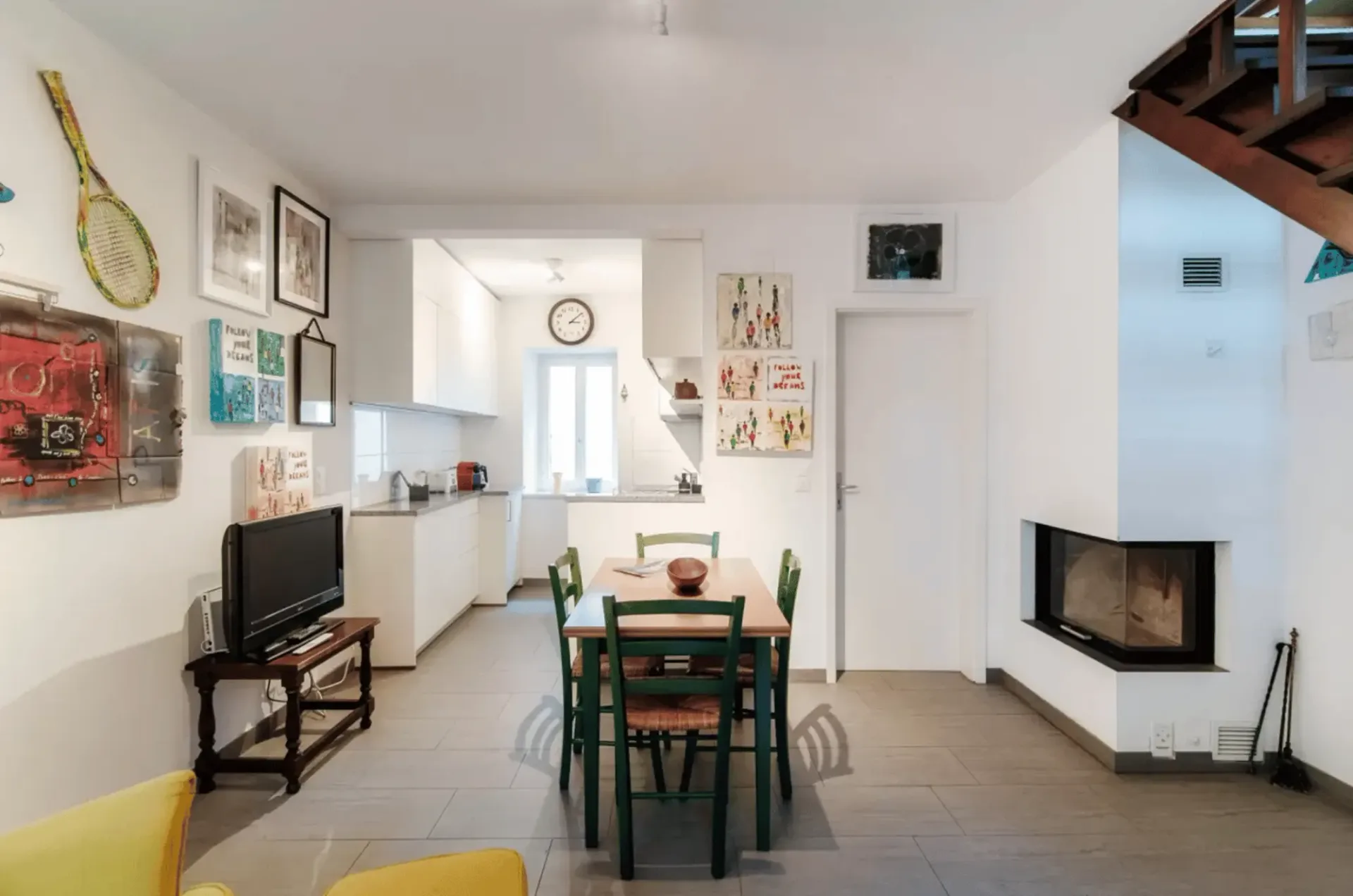 Dreizimmerwohnung auf zwei Ebenen mit Patio – Bissone