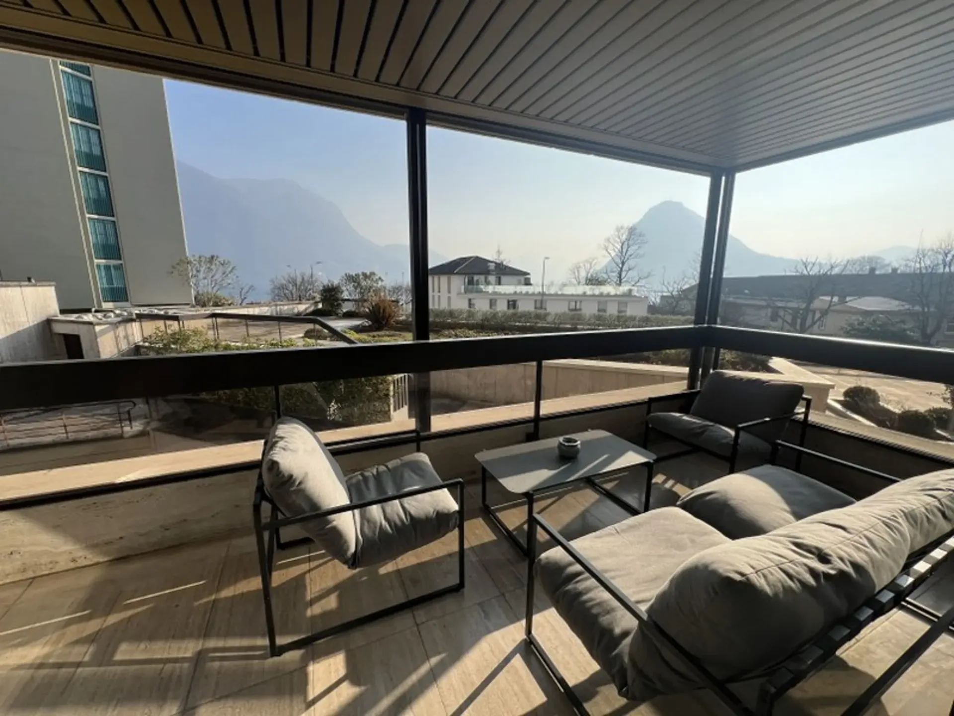 Elegant furnished 4.5-room apartment with terraces and lake view in Cassarate