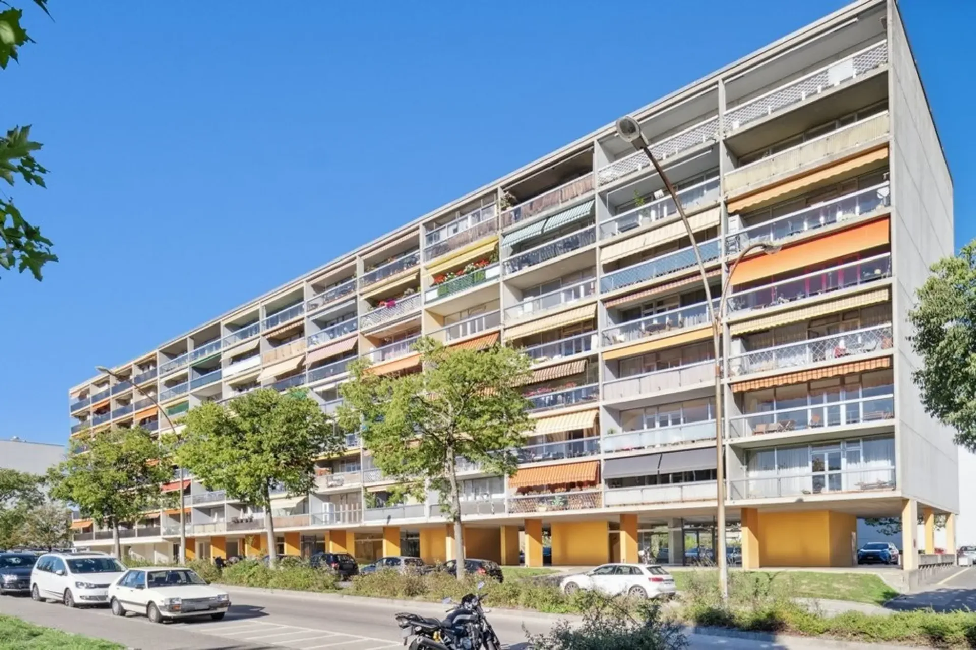 Unabhängige Garage nur zwei Schritte vom Einkaufszentrum Meyrin Centre