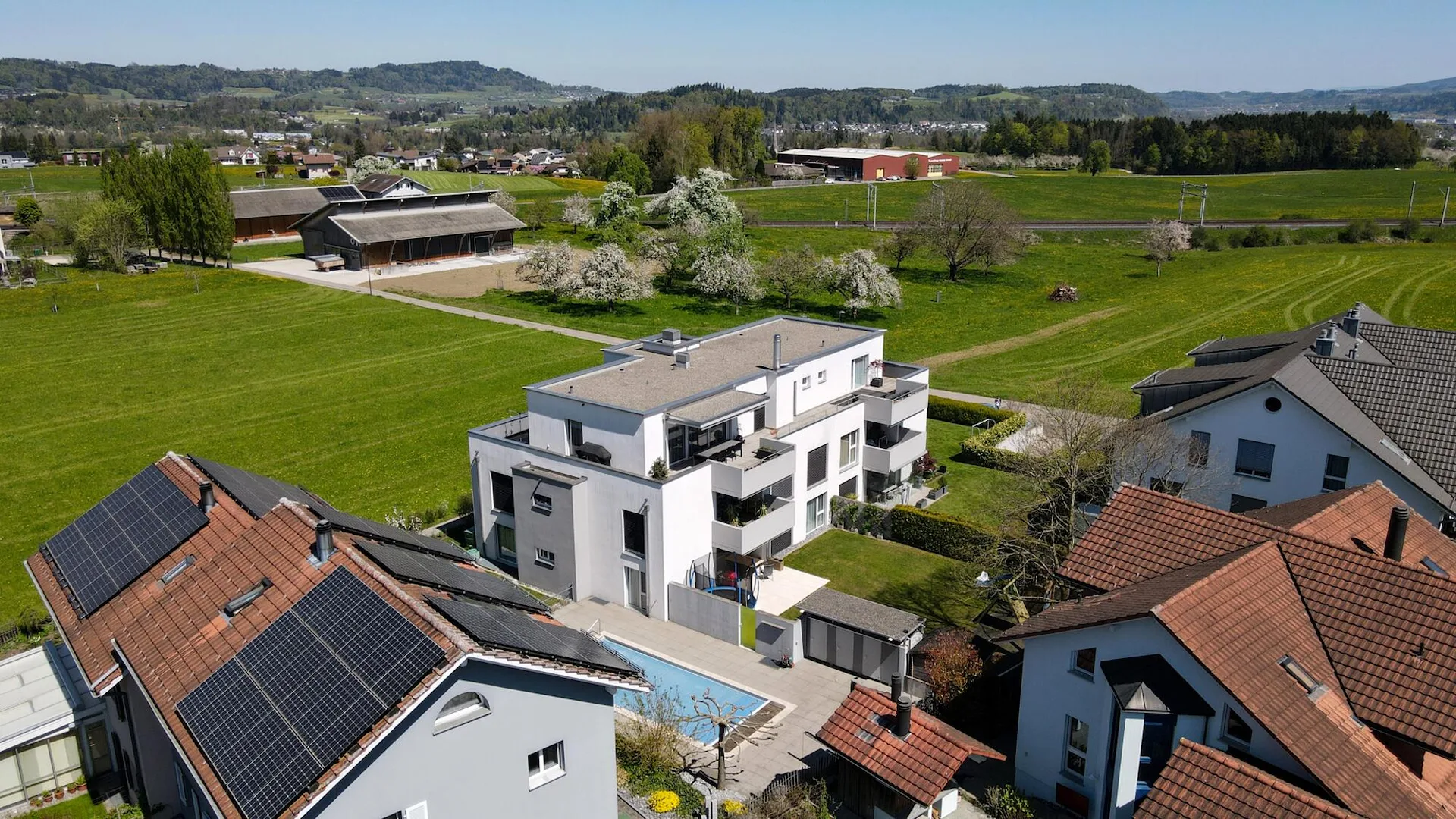 138m² Wohnkomfort mit Gemeinschaftspool