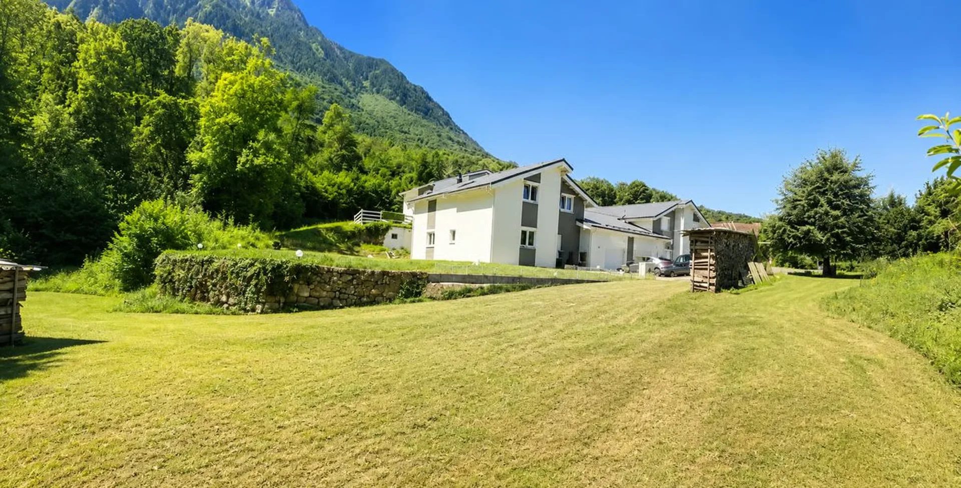 Beautiful semi-detached house with large plot - Oasis of peace facing the forest