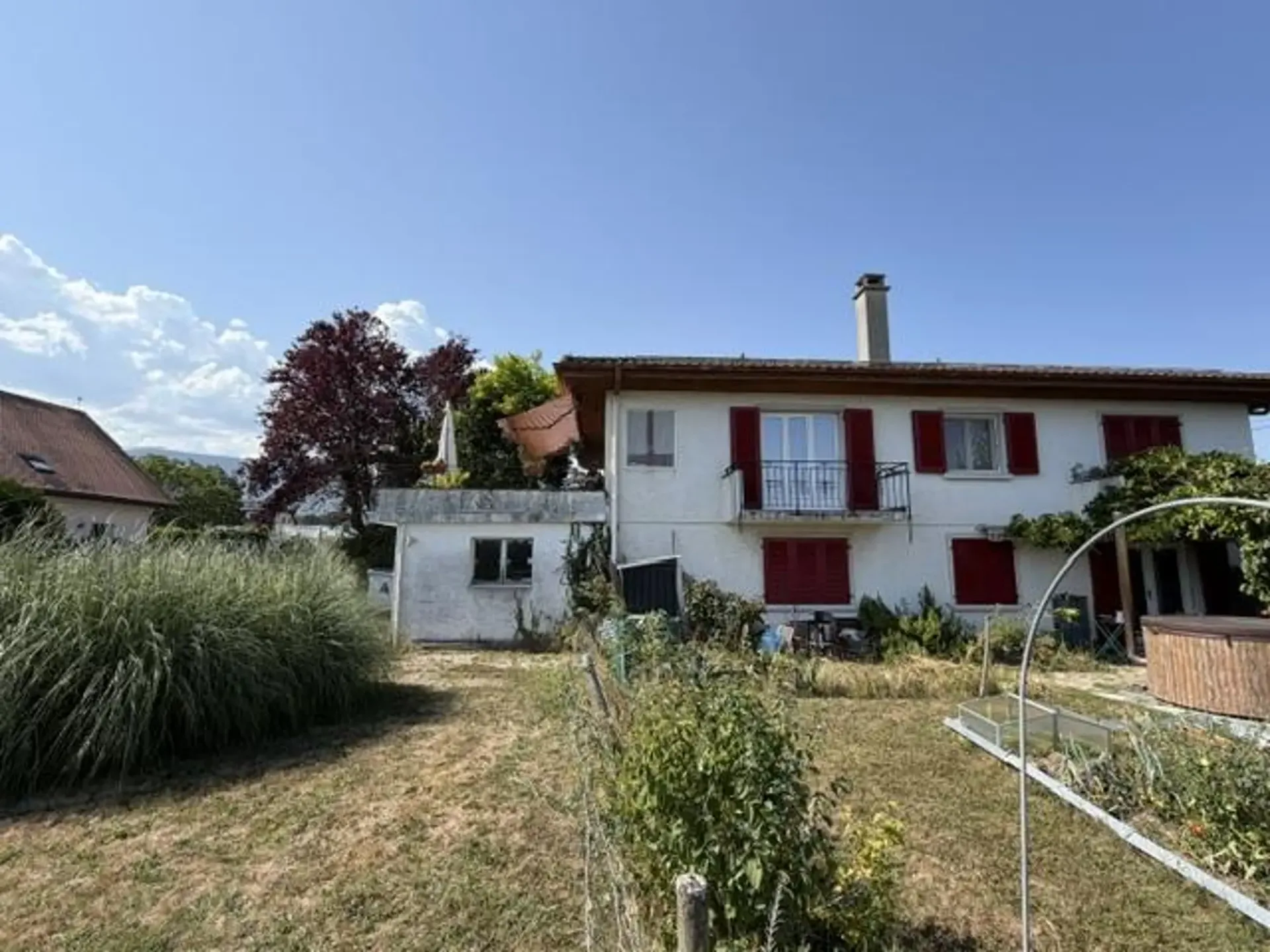 APPARTEMENT 4.5 PIECES AVEC JARDIN - ENTIEREMENT RENOVE