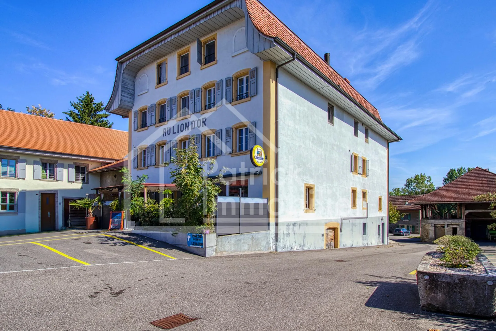 Residential building with café restaurant Gross yield 4.89 %