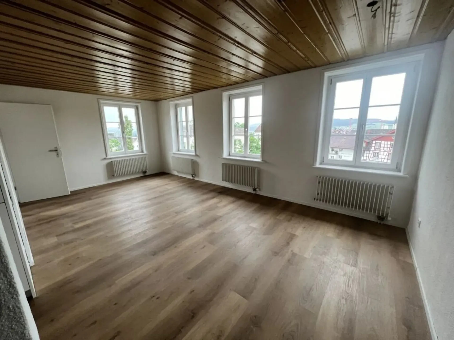 First rent free: Newly renovated 2.5-room apartment for rent