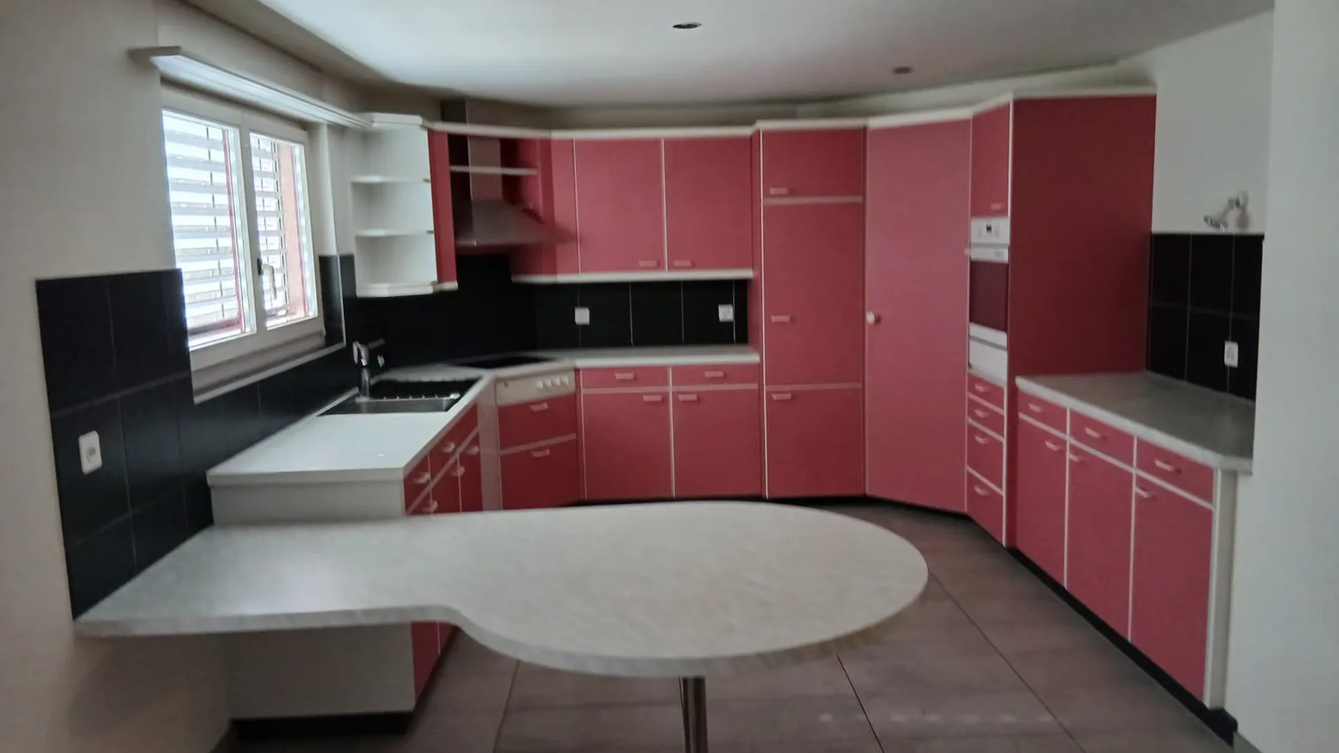 Grosse 4.5 -Zimmer-Wohnung mit Balkon und Kamin, TOP-Lage in Steffisburg