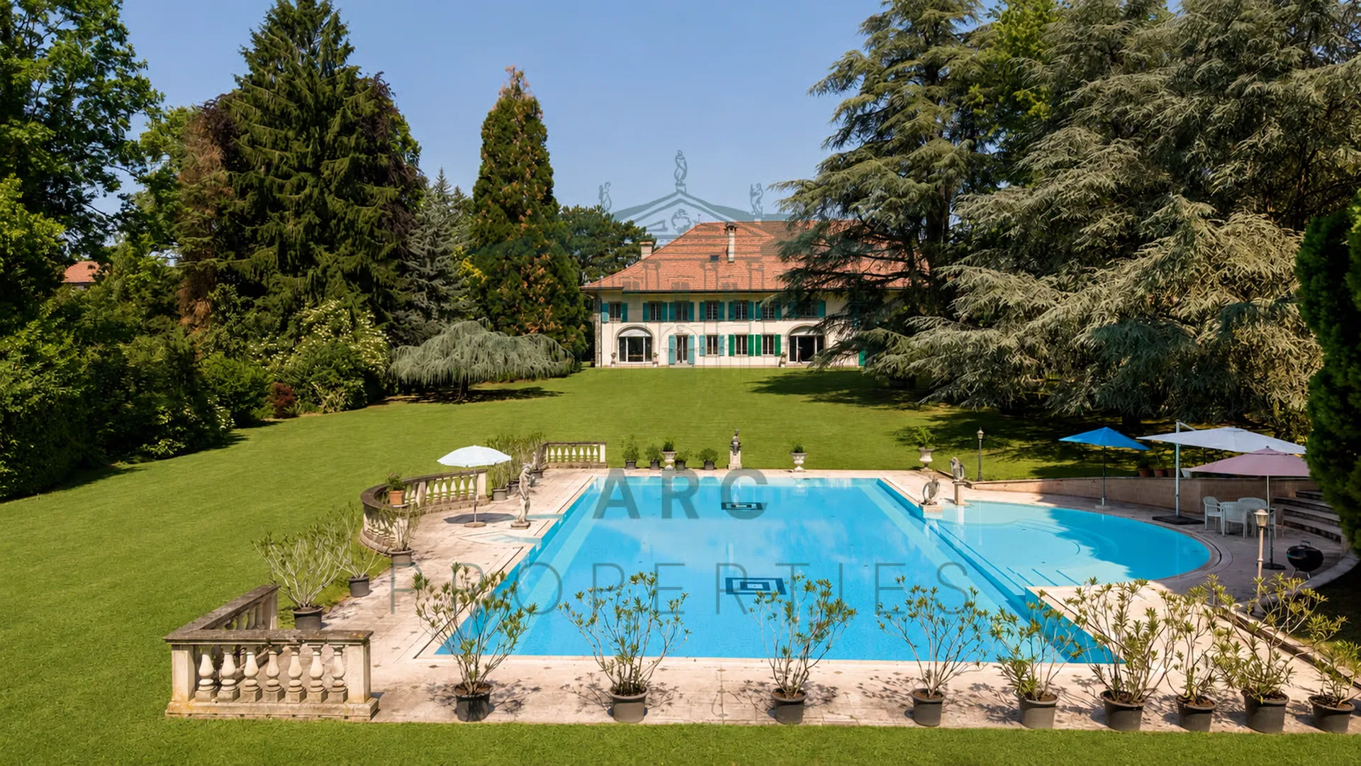 EXKLUSIV - PRÄCHTIGES HERRENHAUS IN EINER GRÜNEN OASE