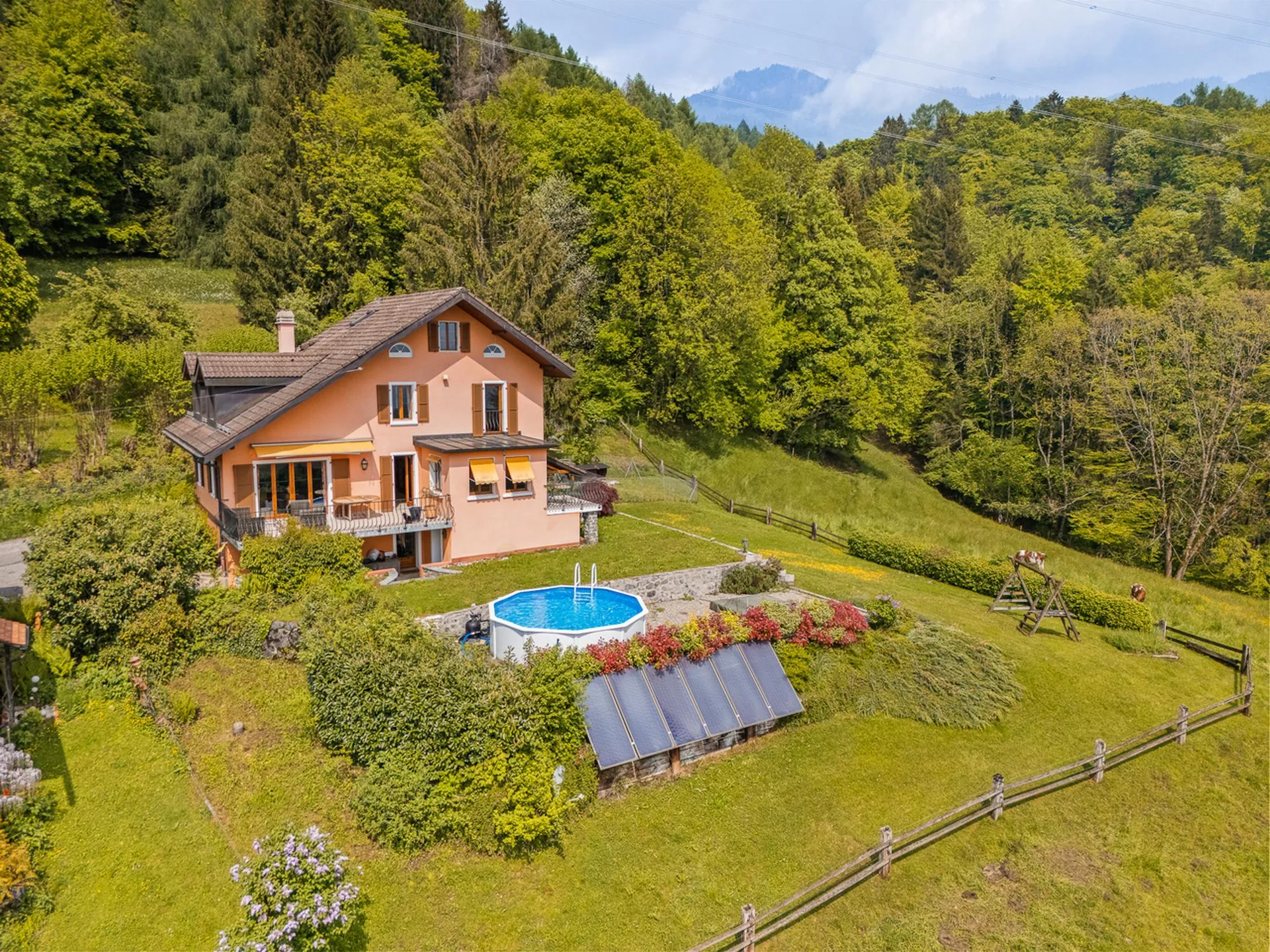 Bella casa individuale con una vista magnifica sul lago