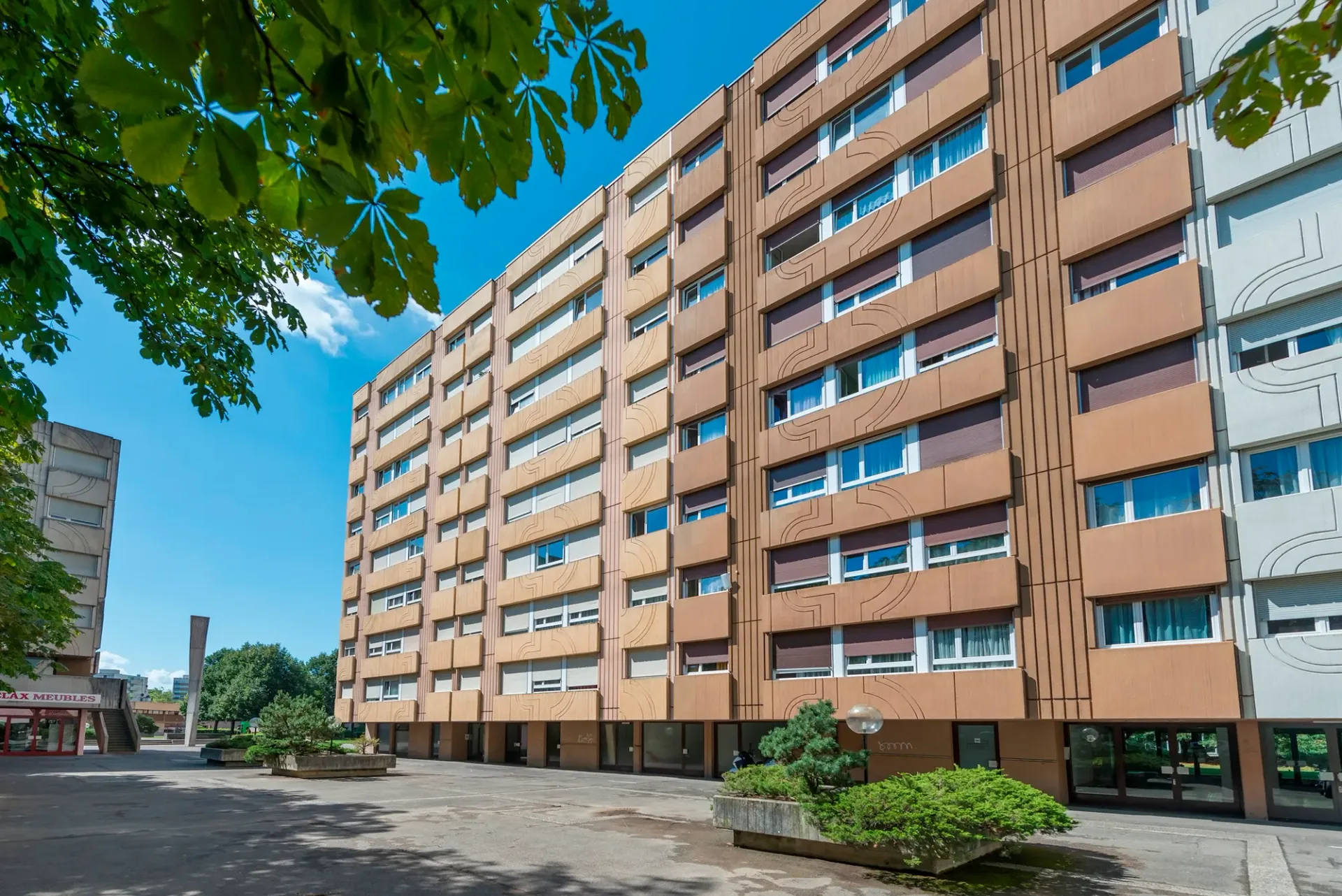Plusieurs places de parc à Meyrin !