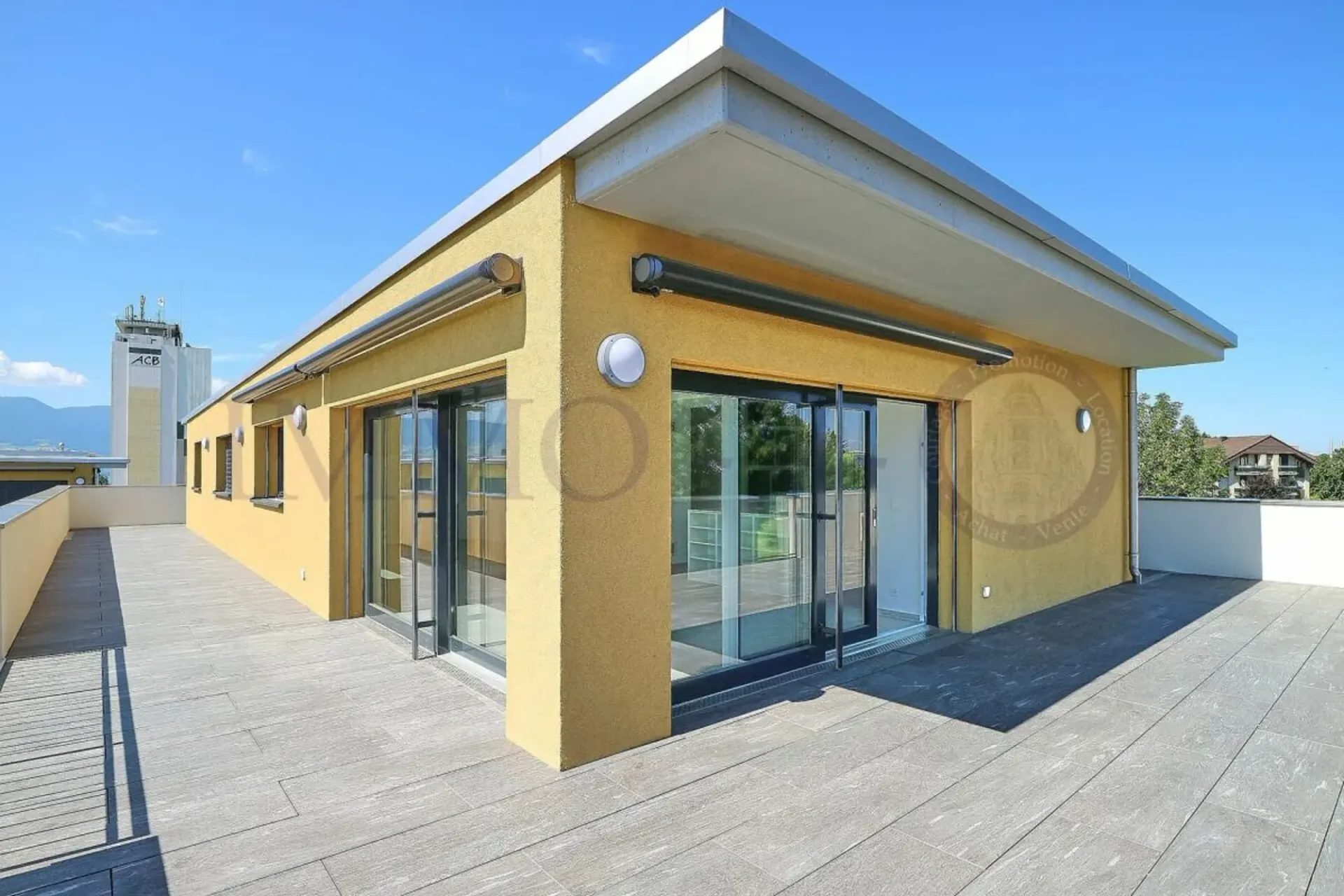 ATTIKAWOHNING MIT GROßER TERRASSE VON 117M2