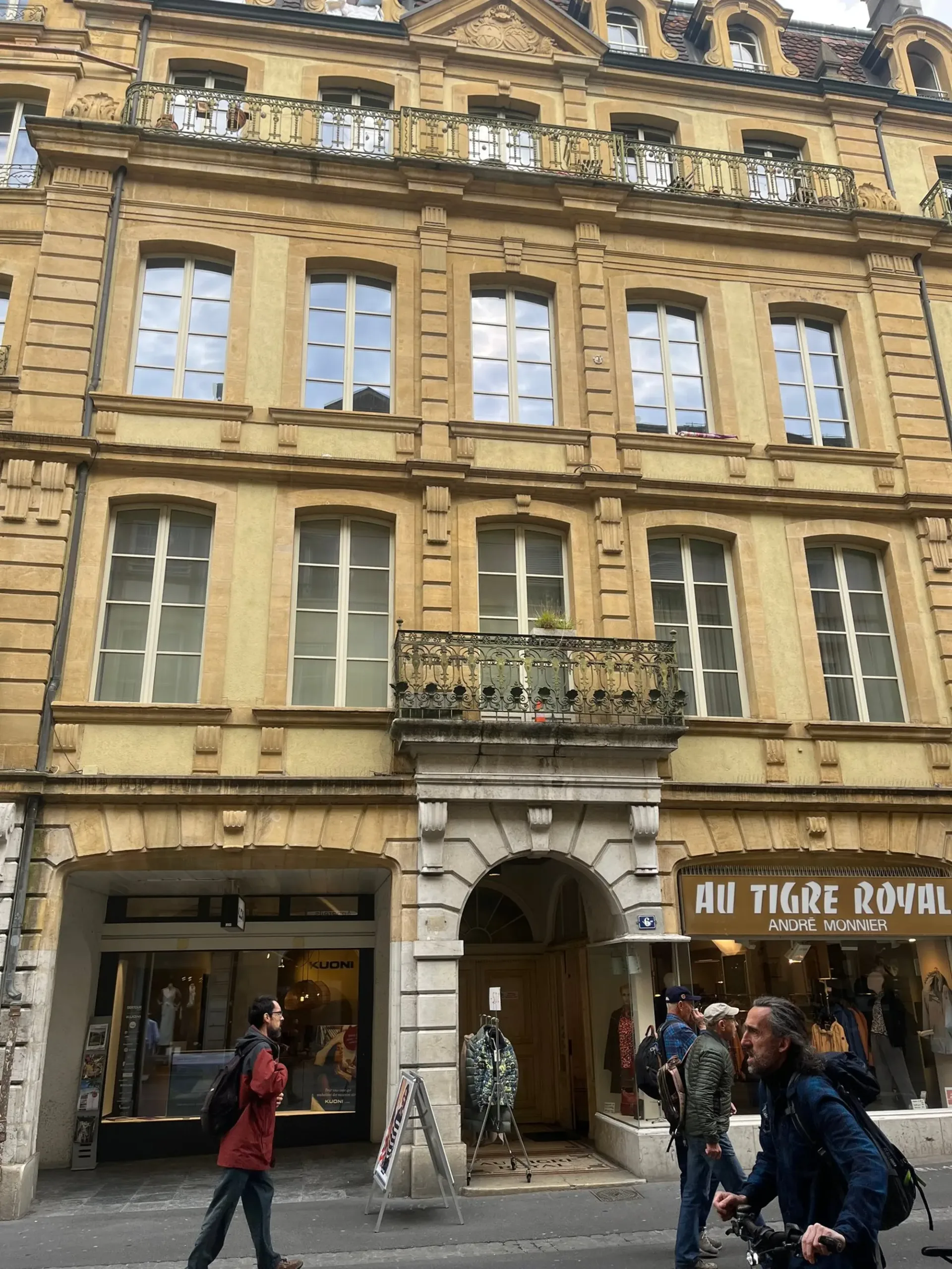 Verkaufsfläche zur Miete in der Innenstadt von Neuchâtel