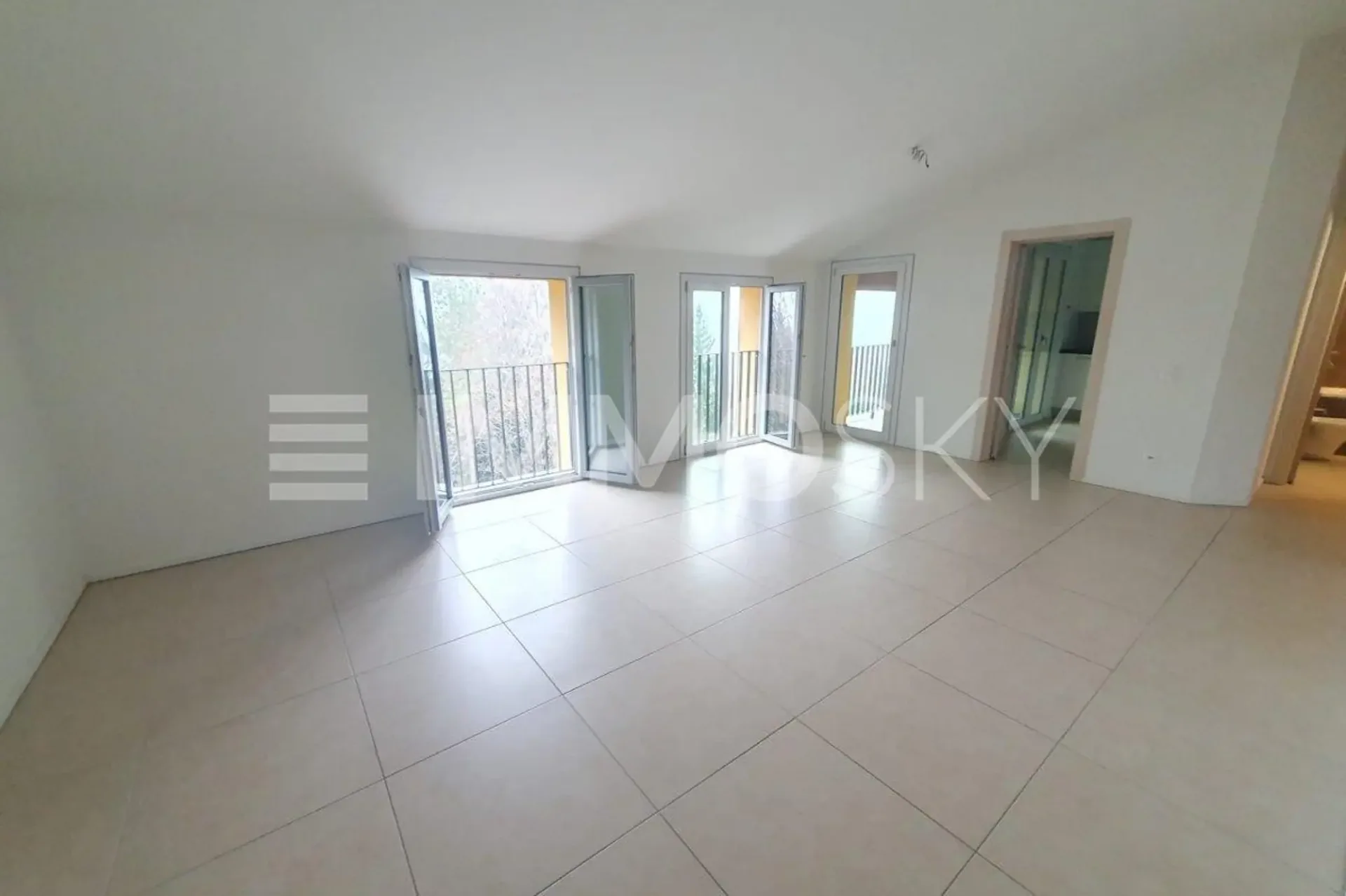 Elegante appartamento con balcone panoramico  Bruzella