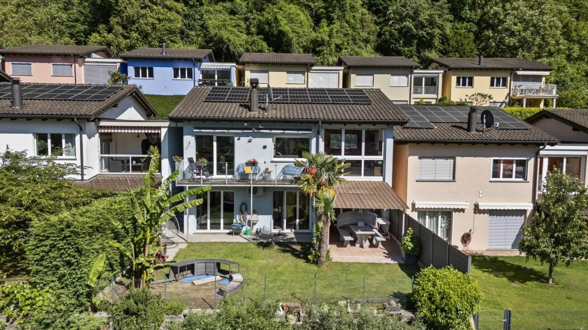 Erleben Sie die Schönheit von Capolago: Haus mit atemberaubendem Blick auf den See