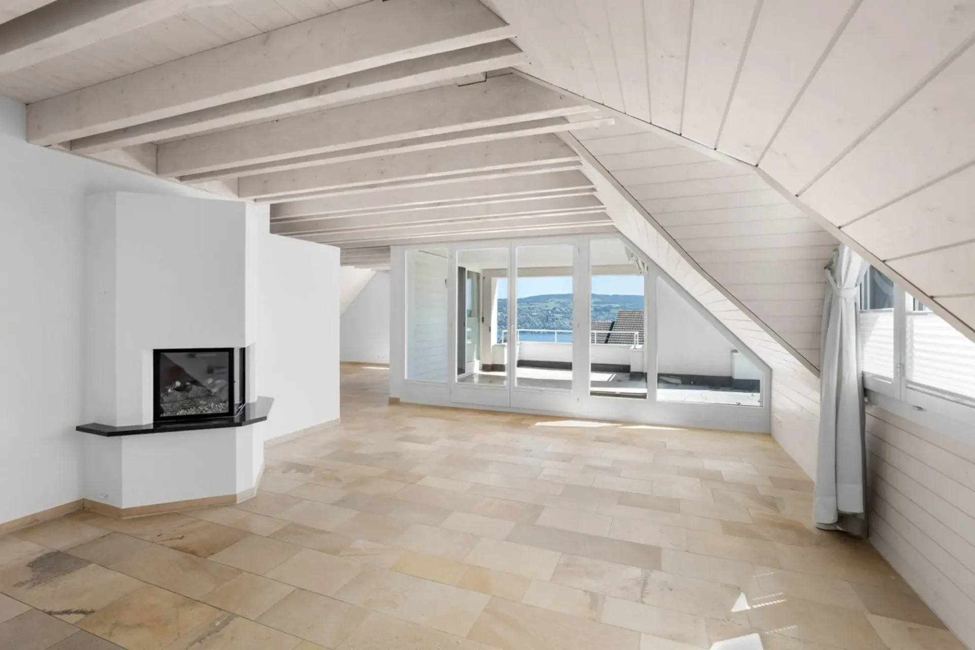 Traumhafte 4.5-Zimmer-Wohnung mit Seeblick in Oberrieden
