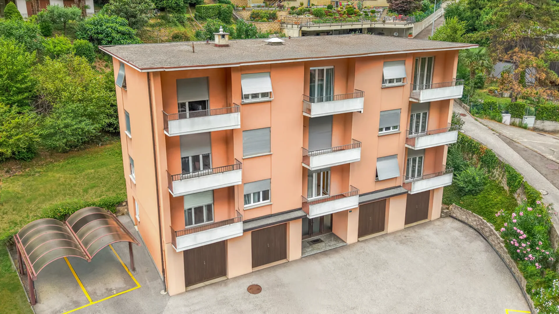 Außenparkplatz in Riva San Vitale zur Miete