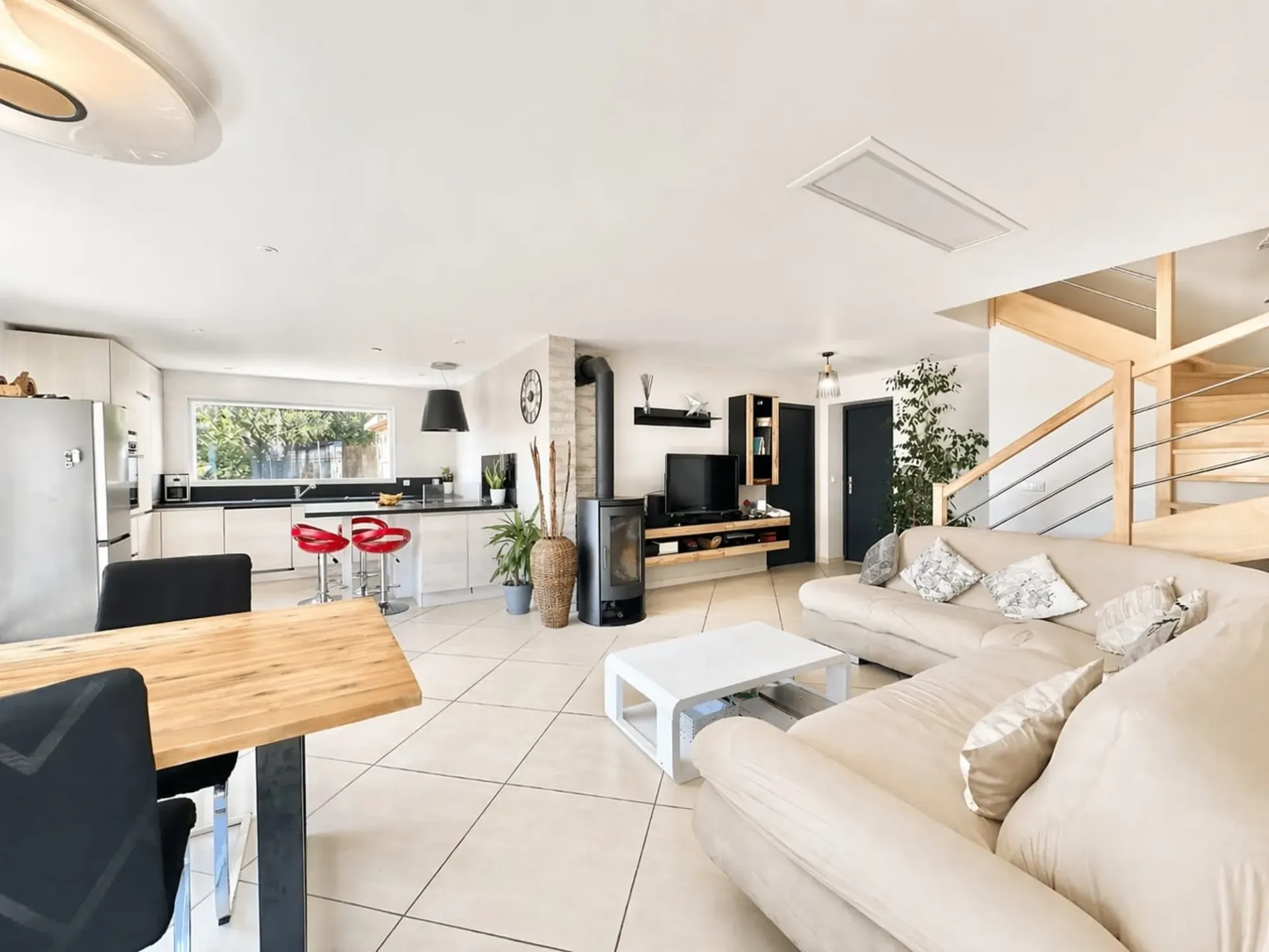 Moderne Villa mit eigenem Studio und herrlichem Blick!!!