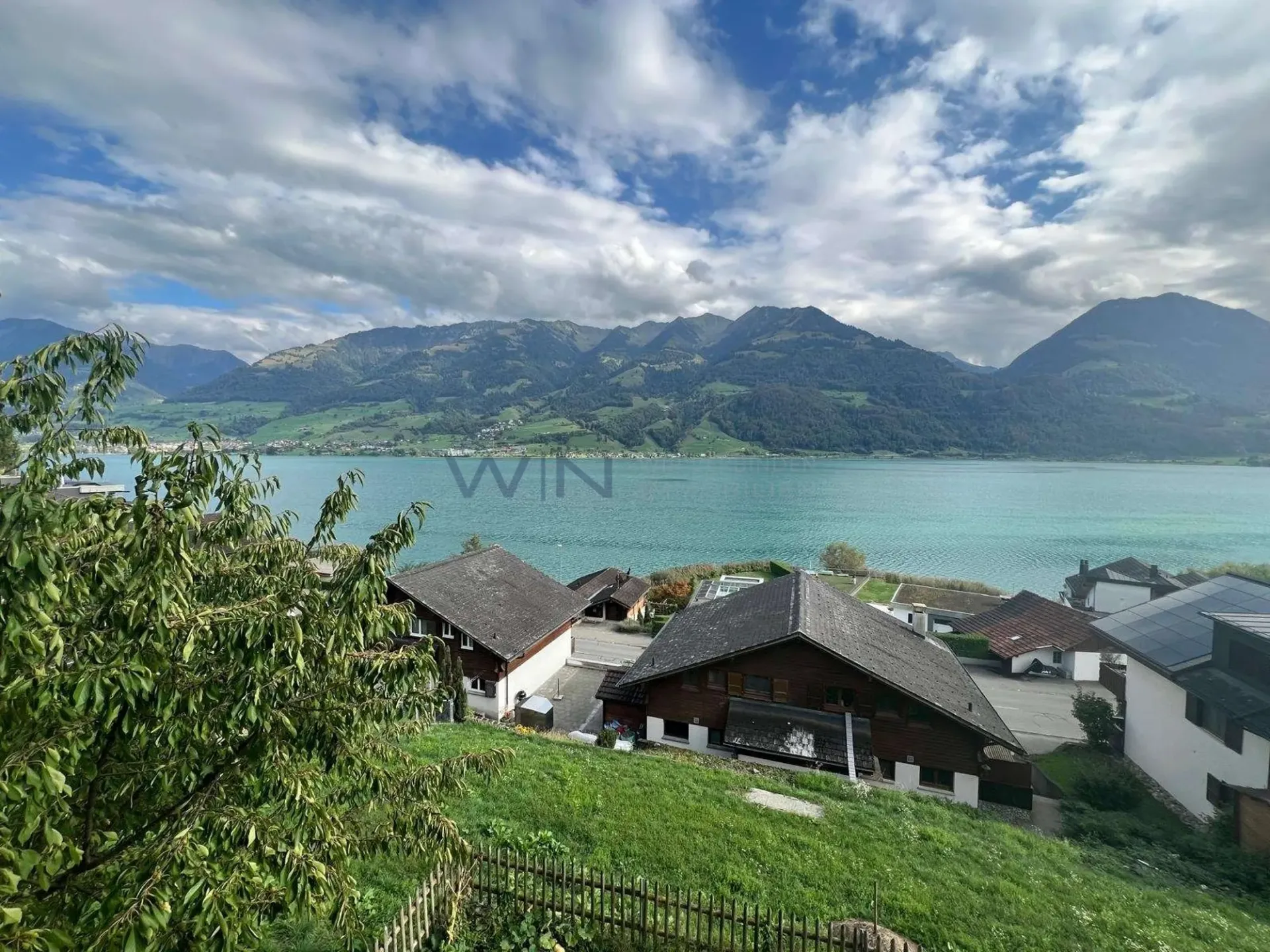 Casa in legno unica con vista lago-montagna