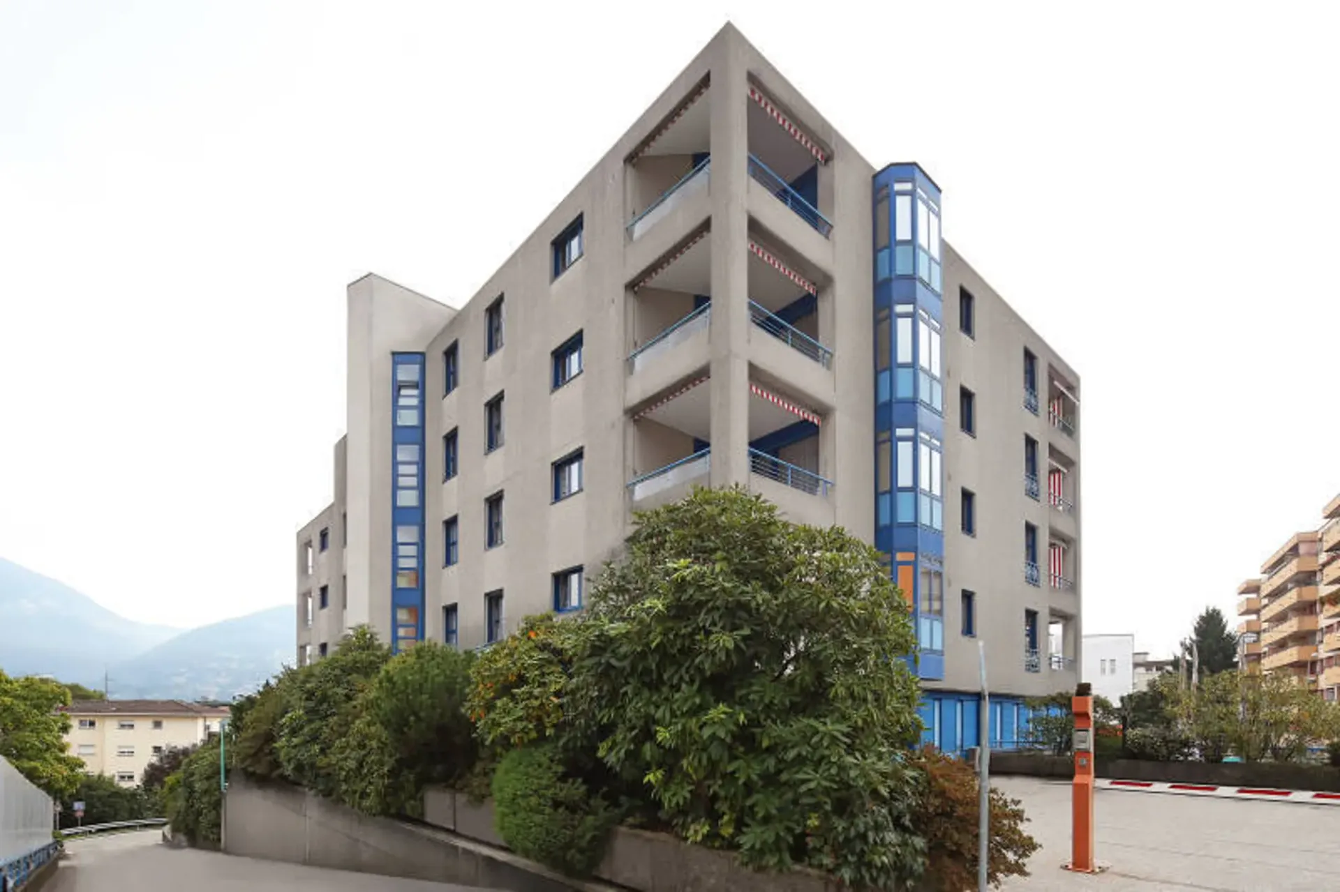 Nous louons un parking intérieur