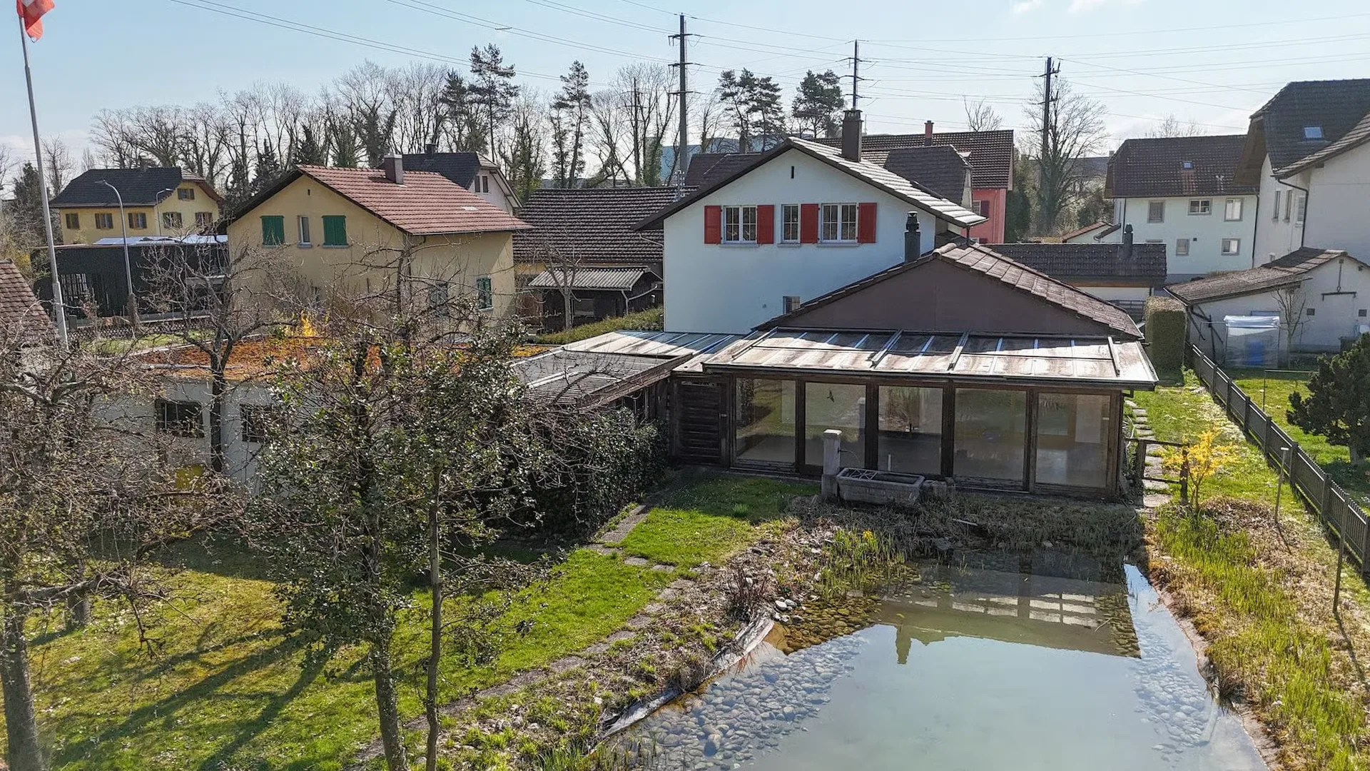 EFH mit Gartenhaus auf 1295 m2, Weiher und viel Potenzial
