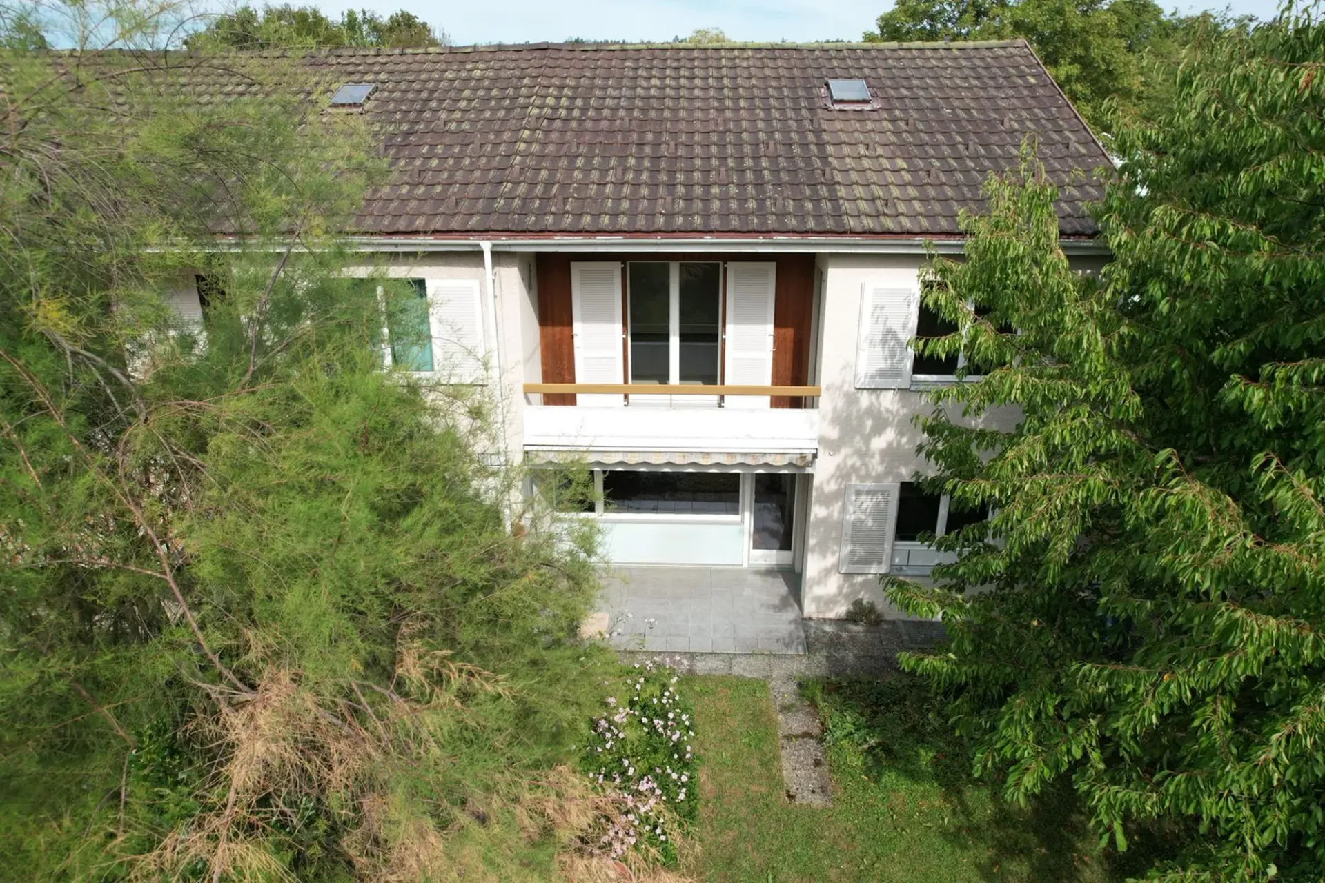 Charmantes 4.5-Zimmer-Reiheneinfamilien-Eckhaus mit Garten, Balkon und Garage in Veltheim