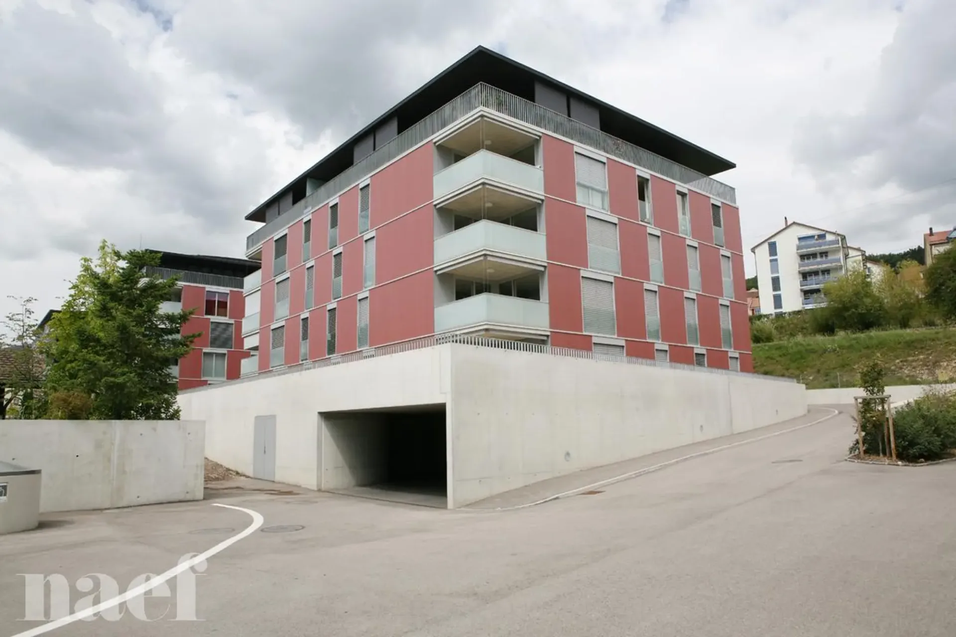 Geräumige und helle Wohnung mit Balkon in ruhiger Nachbarschaft, nahe Verkehrsmitteln und Stadtzentrum