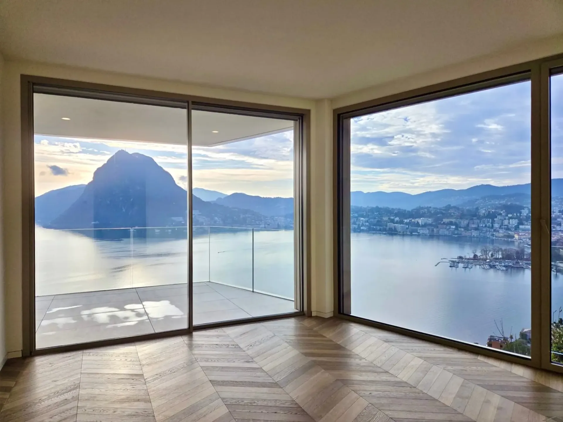 LUXUS-PENTHOUSE MIT PANORAMABLICK ÜBER DEN LUGANERSEE