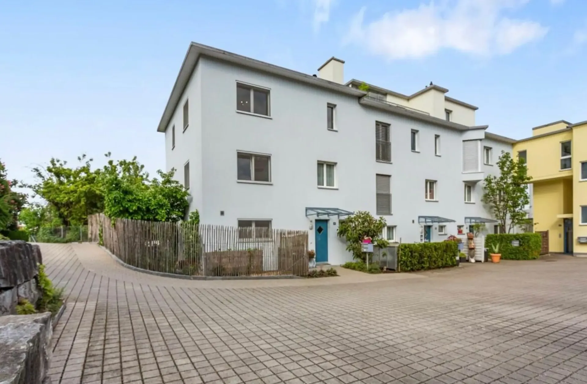 Aussergewöhnlich grosszügiges 7.5-Zimmer mit Südgarten und vielseitigem 2. Obergeschoss