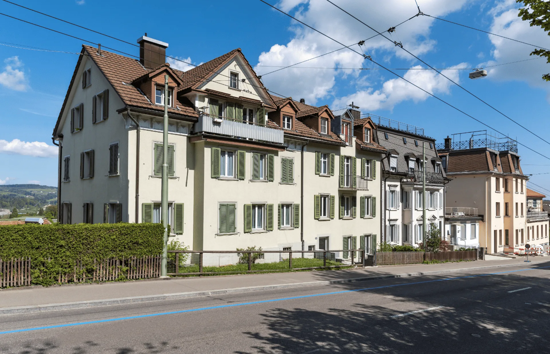 lichtdurchflutete 4.5 Zimmer-Wohnung mit super Aussicht und Balkon
