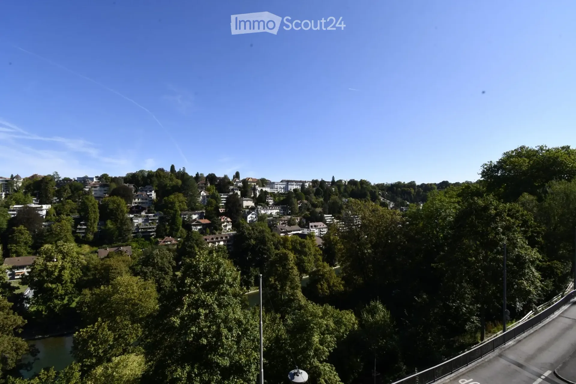 Sunny 4-room old building apartment in the Bern old town