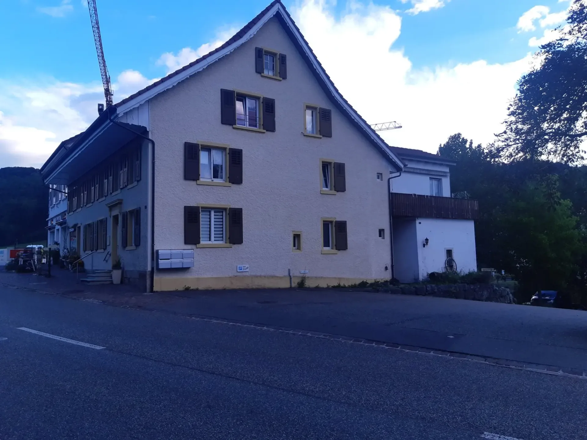 Charmante 4.5-Zimmer-Dachwohnung an der Hauptstrasse in Läufelfingen