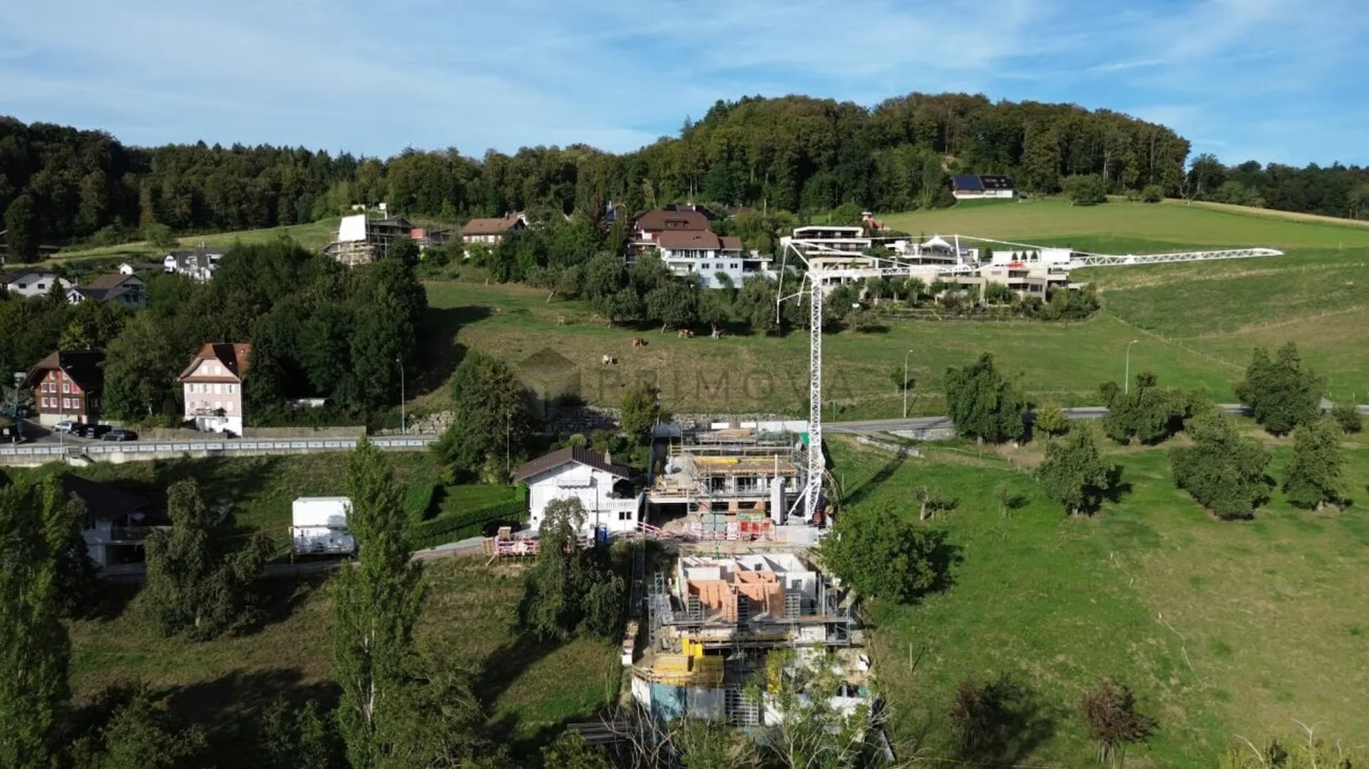 Renditeobjekt oder Generationenhaus Neubau: Modernes 2-Familienhaus in idyllischer Landschaft.